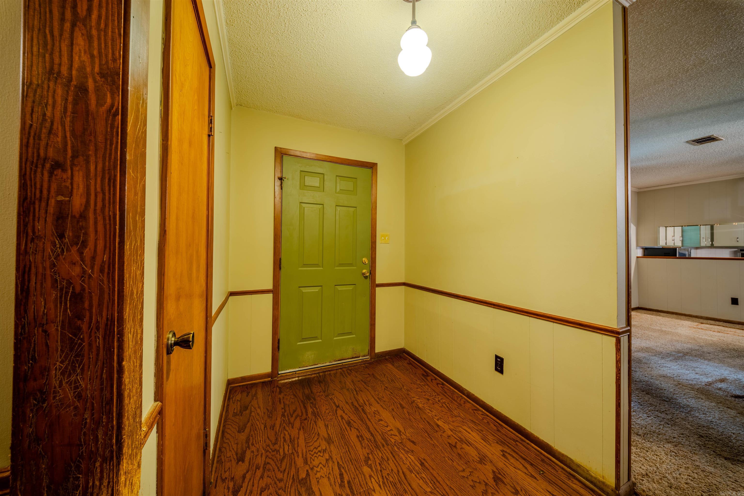 990 Lakewood Property Photo 4