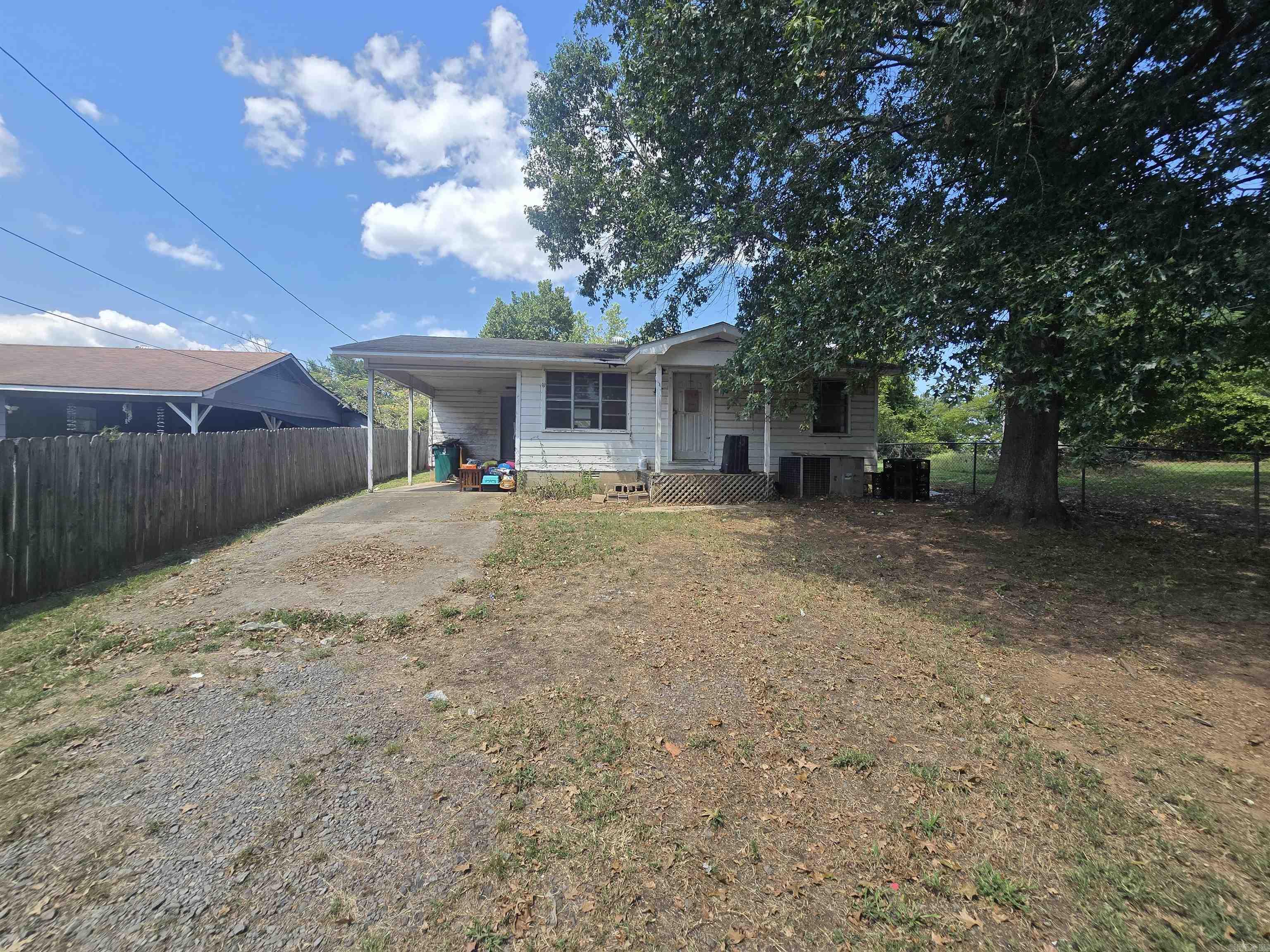 904 W 14th Street Property Photo 1