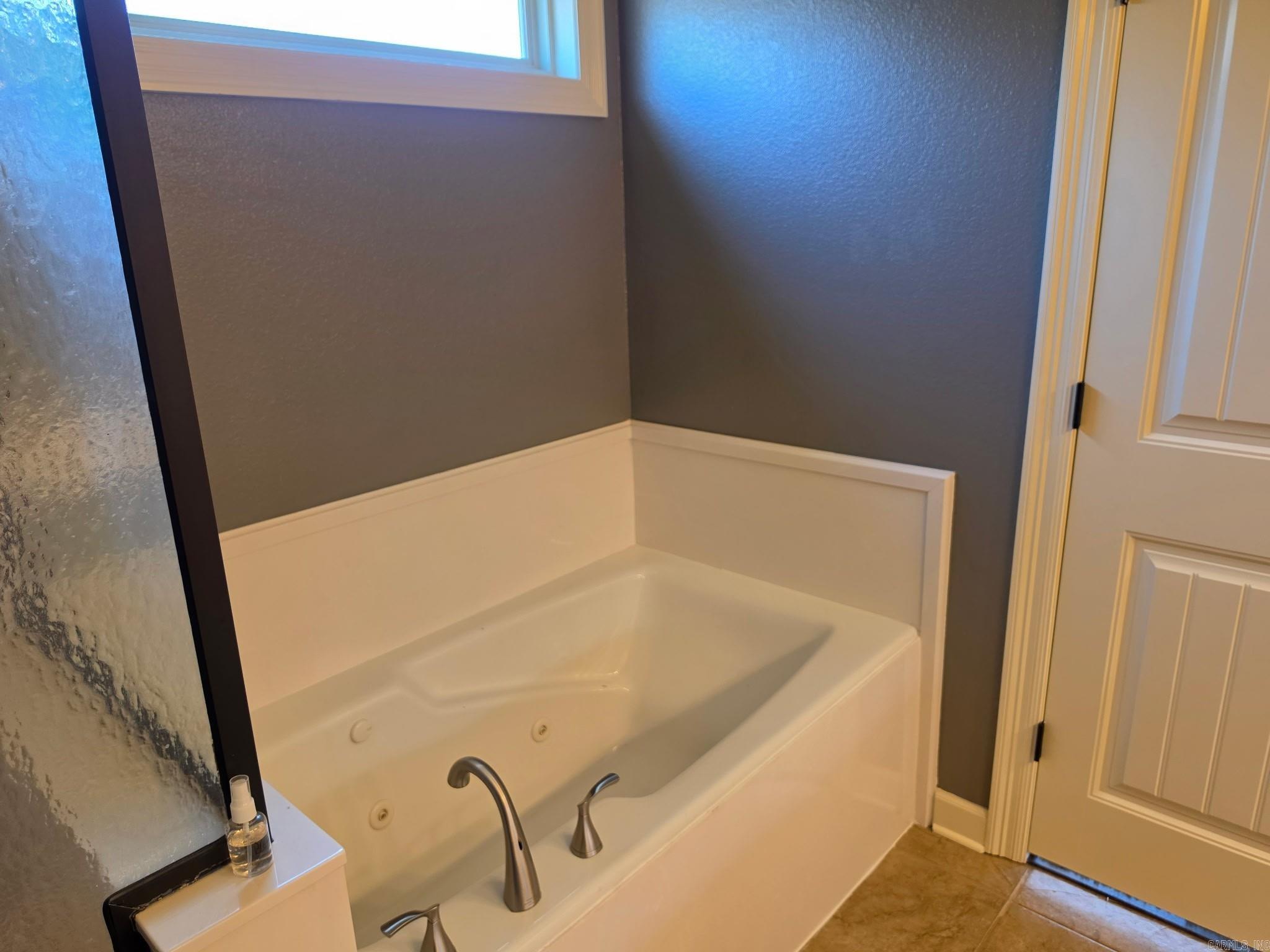 2418 Lancashire Lane Property Photo 8