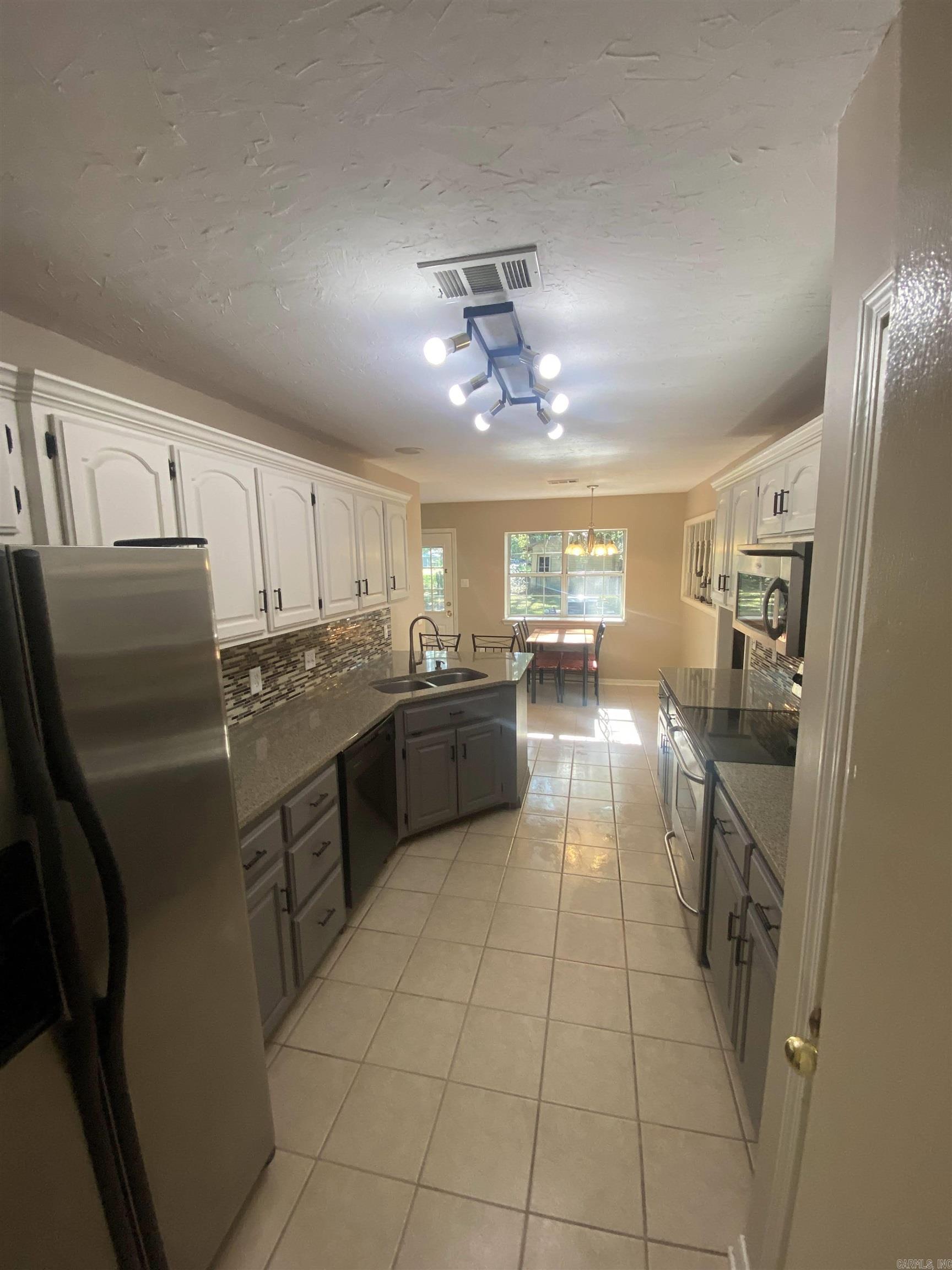 3 Summerville Drive Property Photo 6