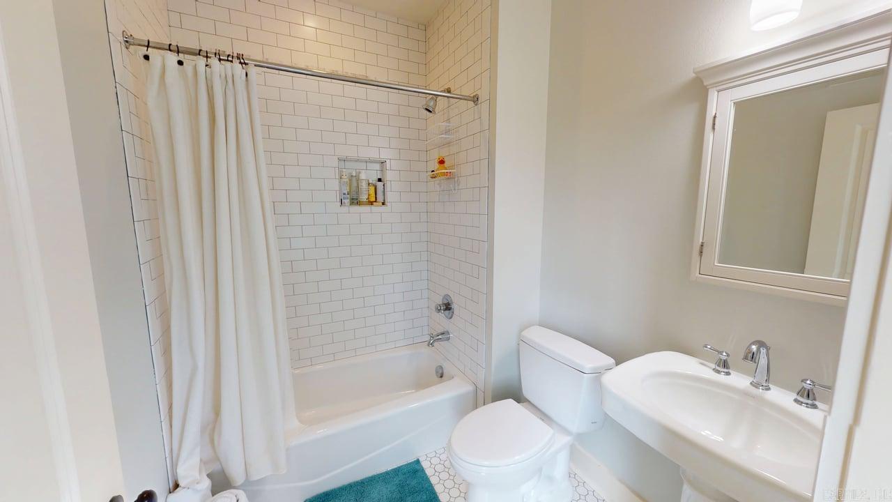 860 Reynolds Avenue Property Photo 44