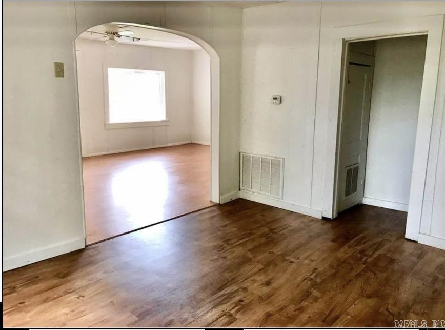 511 N Hickory Property Photo 3