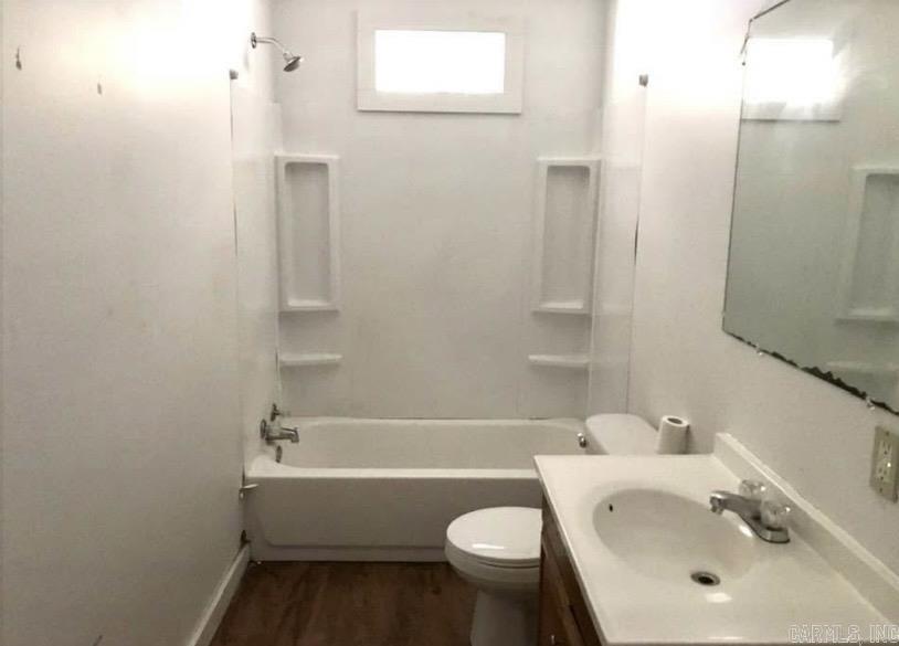 511 N Hickory Property Photo 8