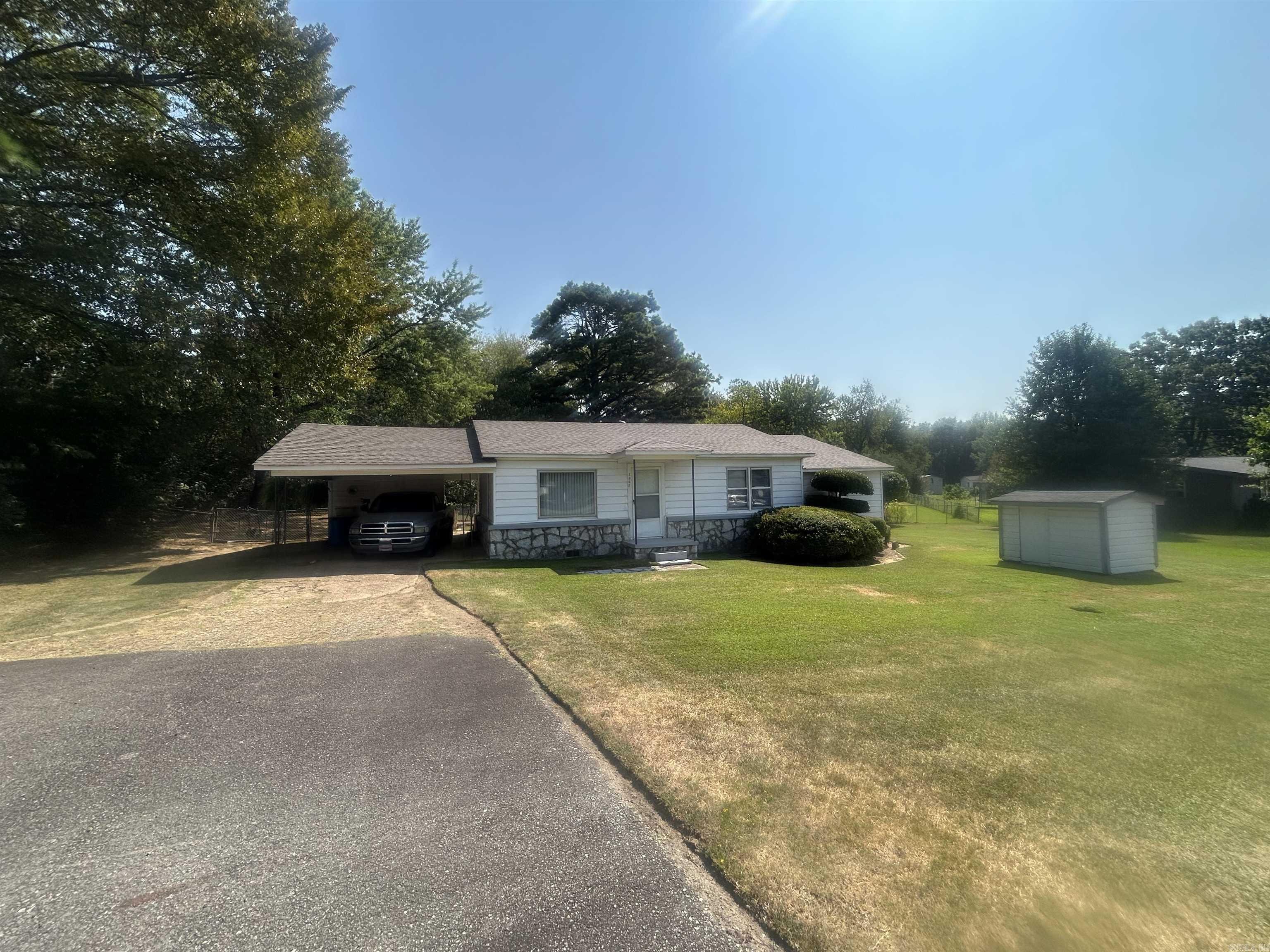 2062 N Hwy 16 Property Photo 2