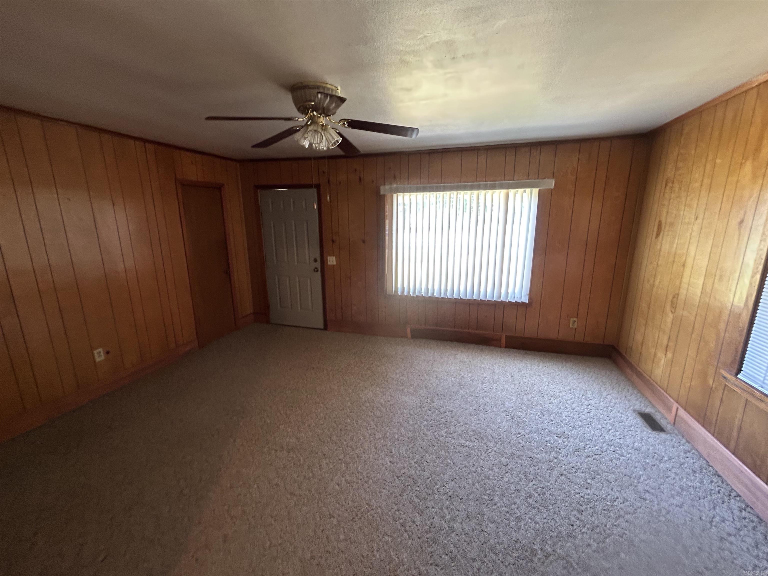 2062 N Hwy 16 Property Photo 3