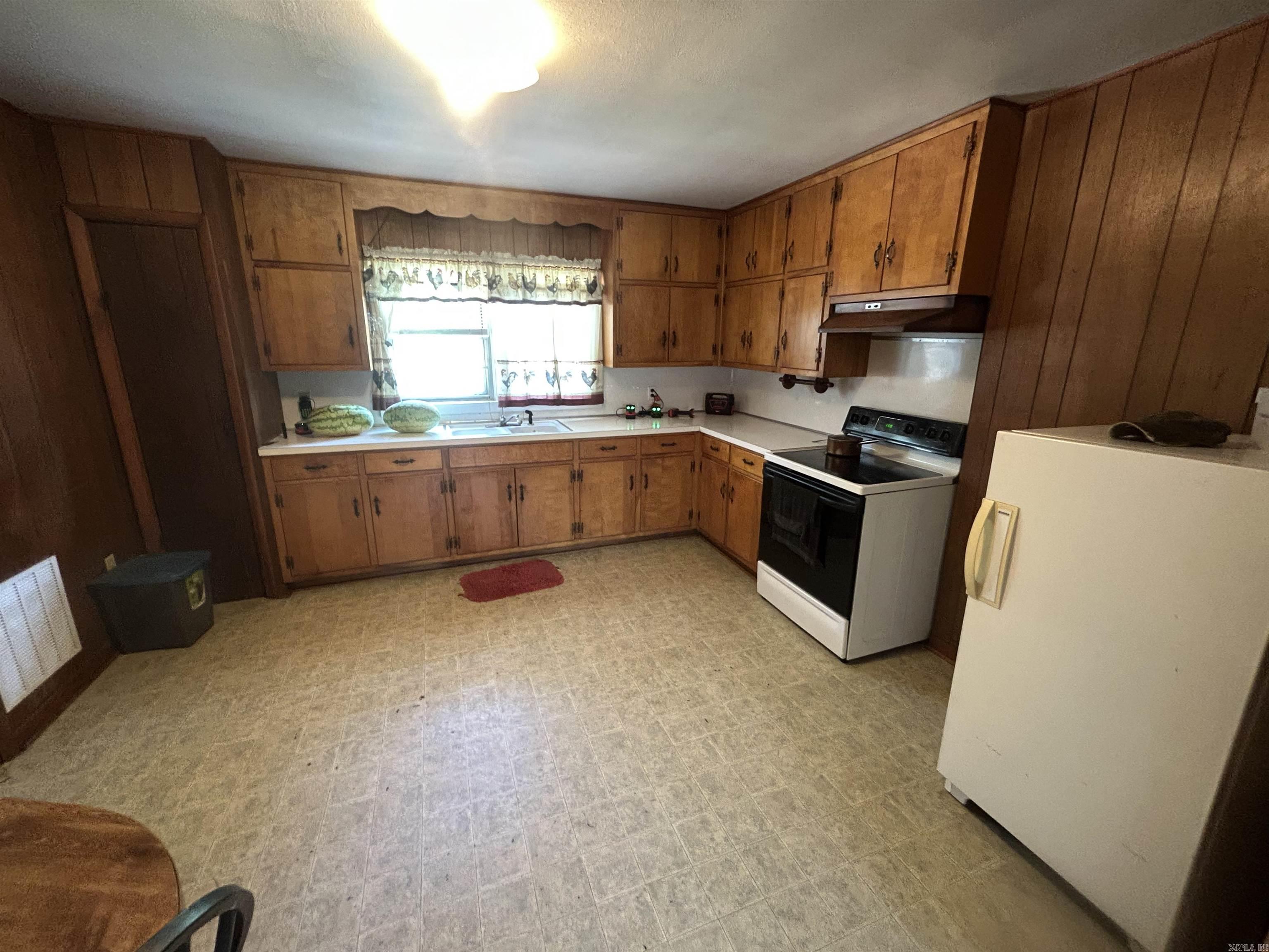 2062 N Hwy 16 Property Photo 5