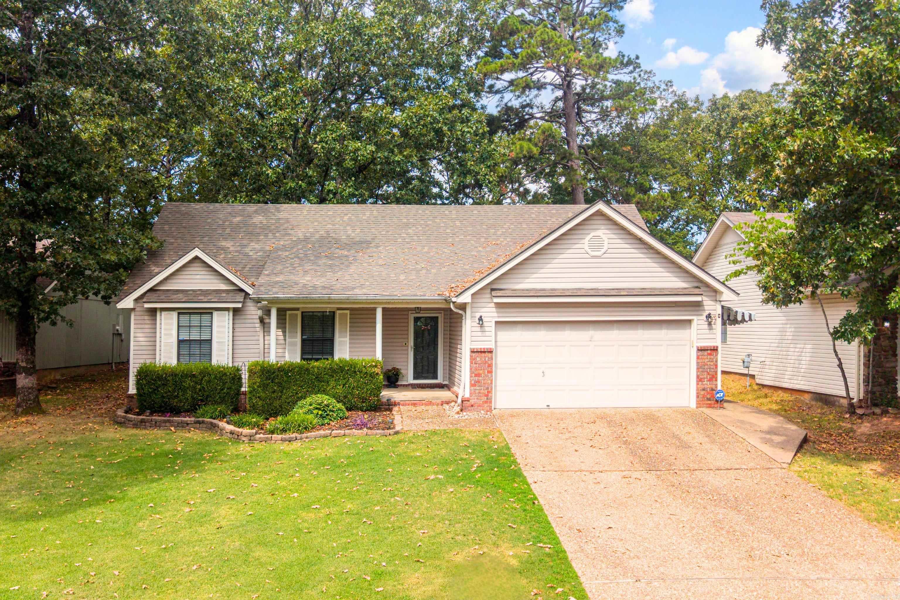 27 Oak Ridge Drive Property Photo 1
