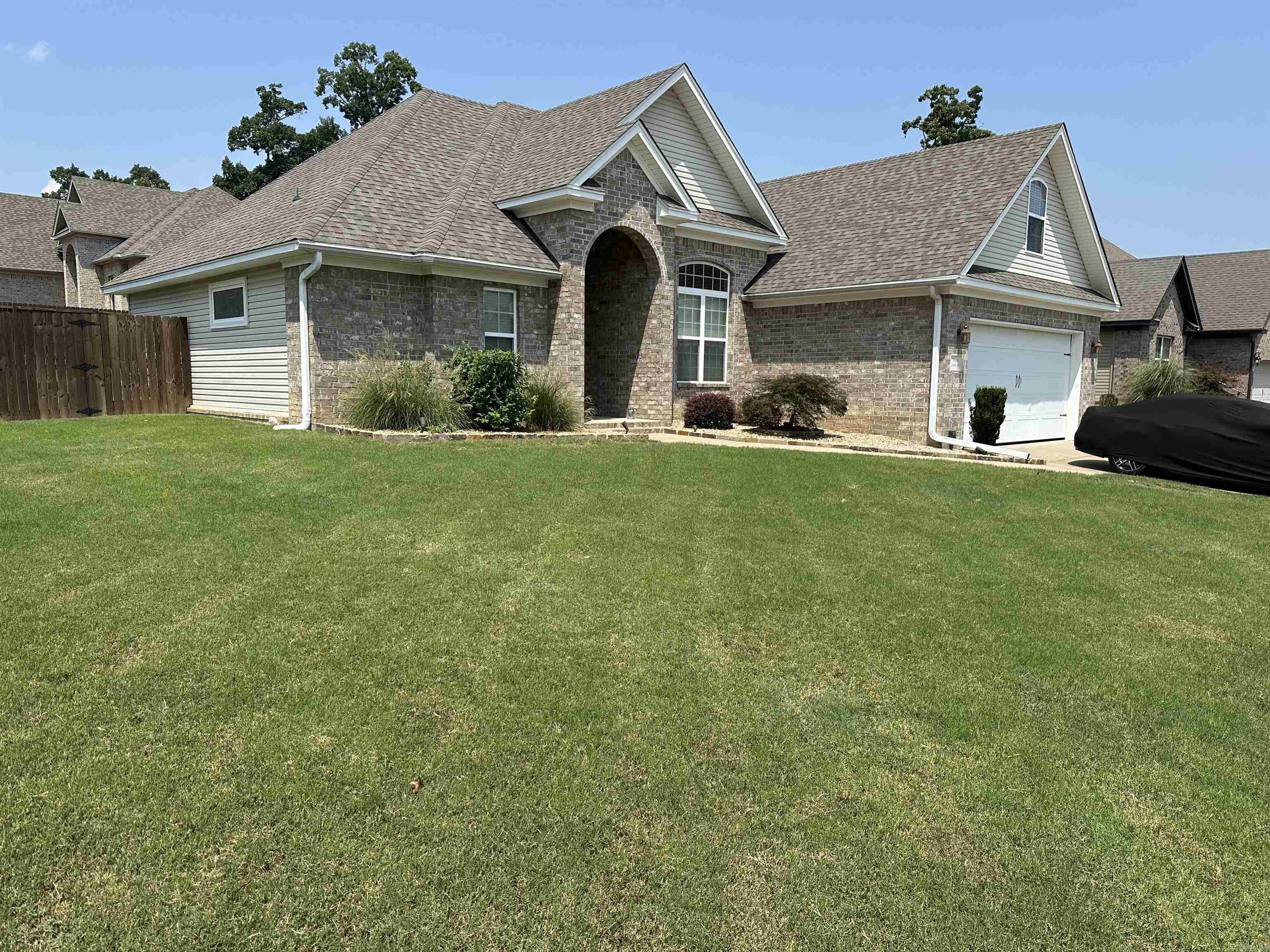 5304 Glenn Cove Property Photo 2