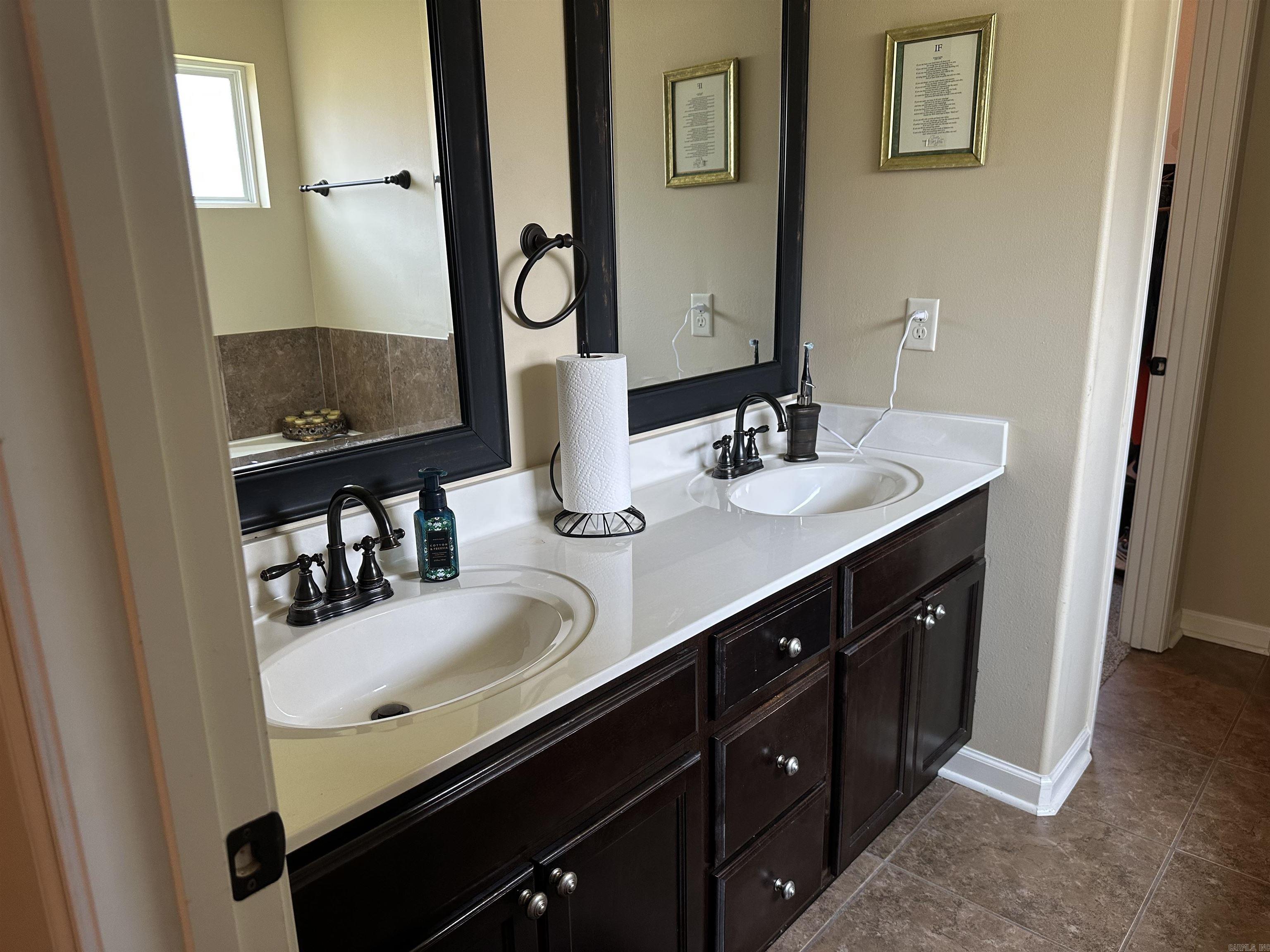 5304 Glenn Cove Property Photo 17