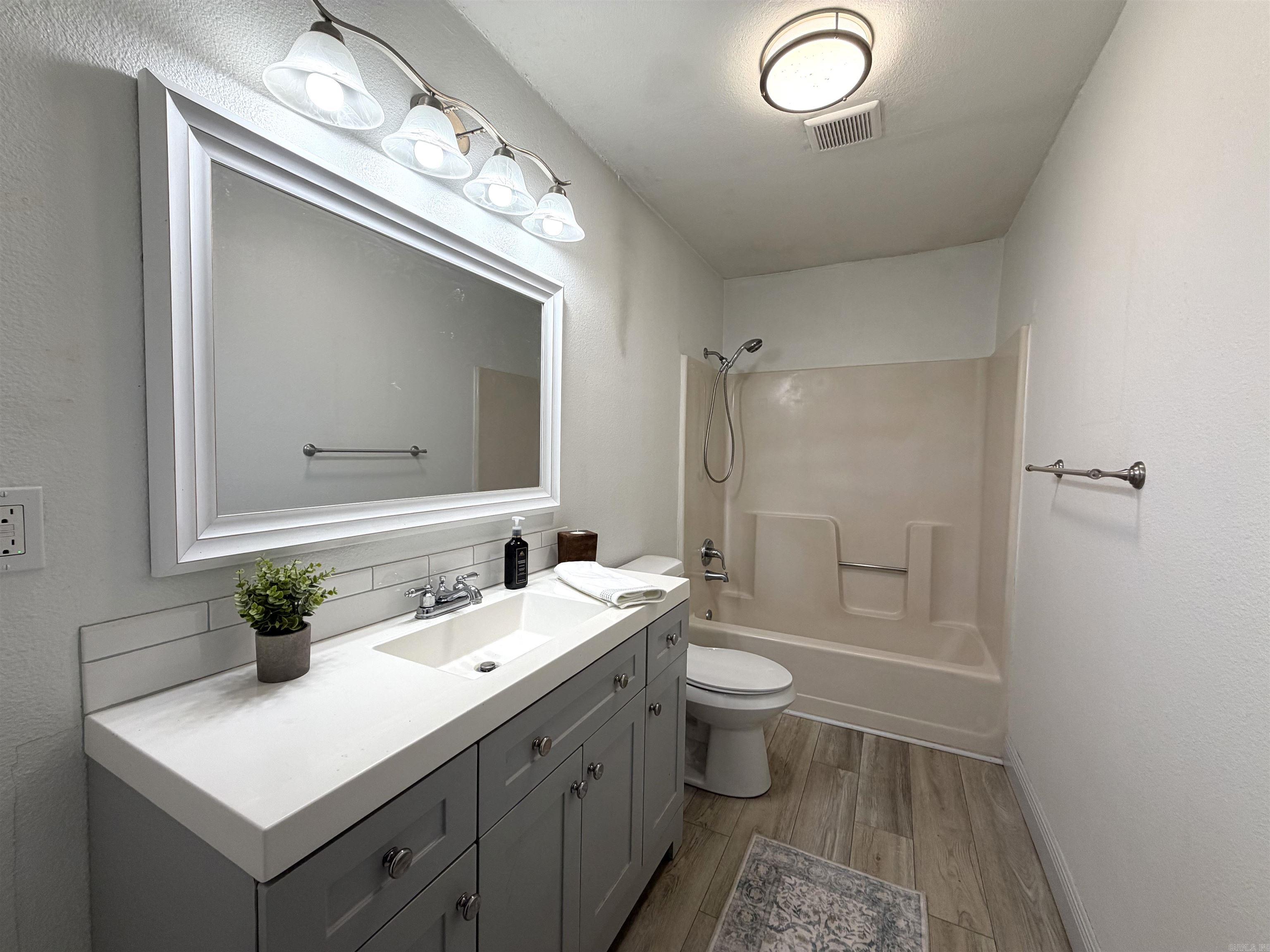 306 S Gibson Street Property Photo 6