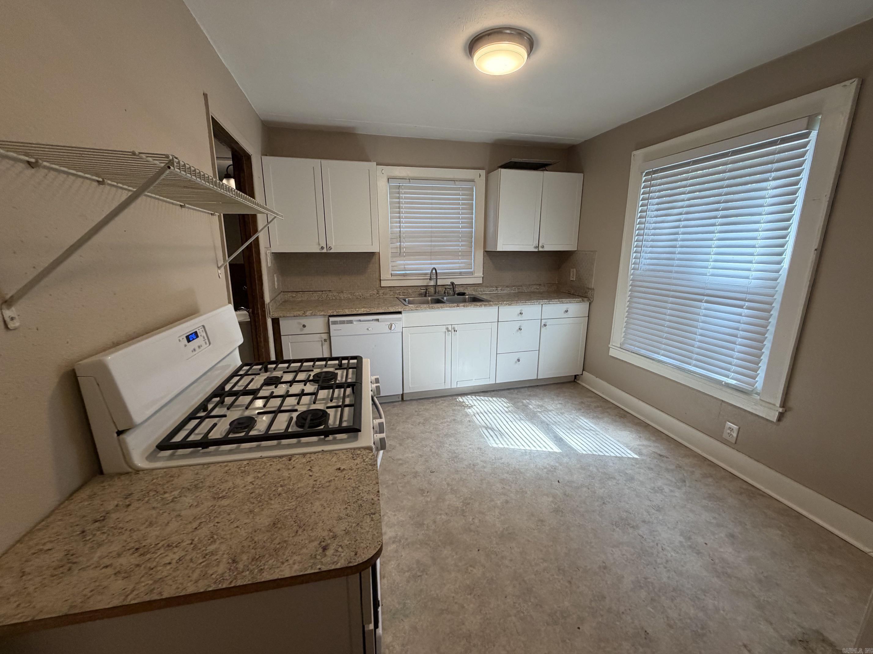 1919 Parkway Drive Property Photo 6