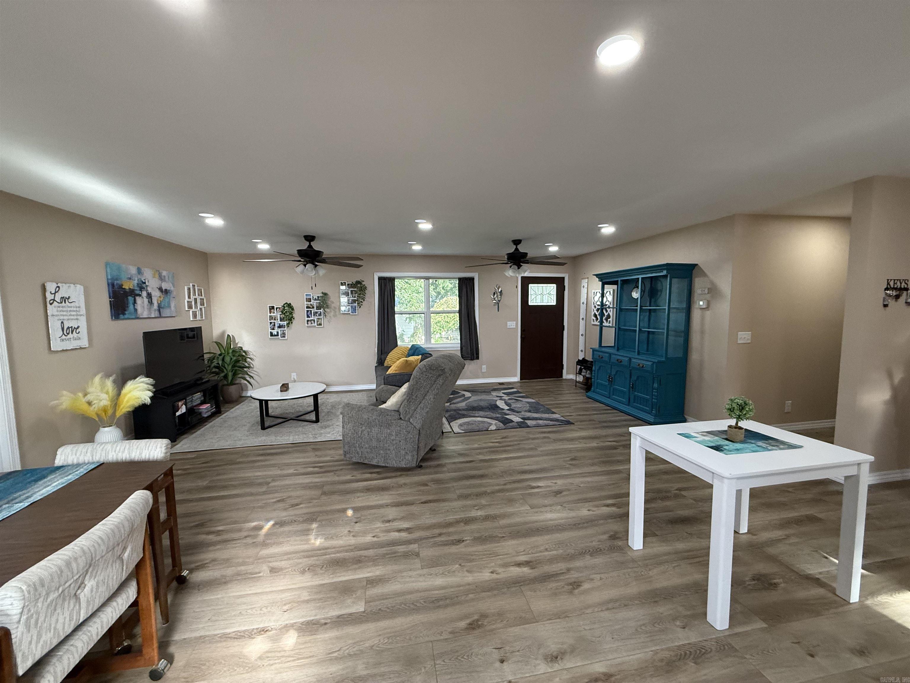 305 Farris Street Property Photo 9