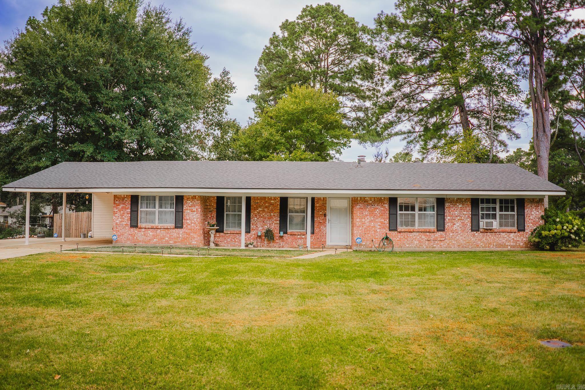 177 Center Drive Property Photo 1