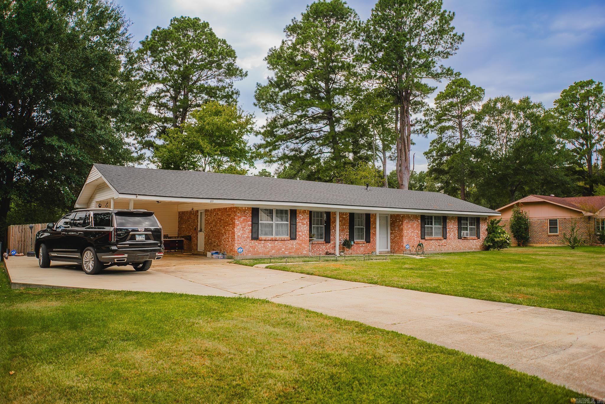 177 Center Drive Property Photo 2