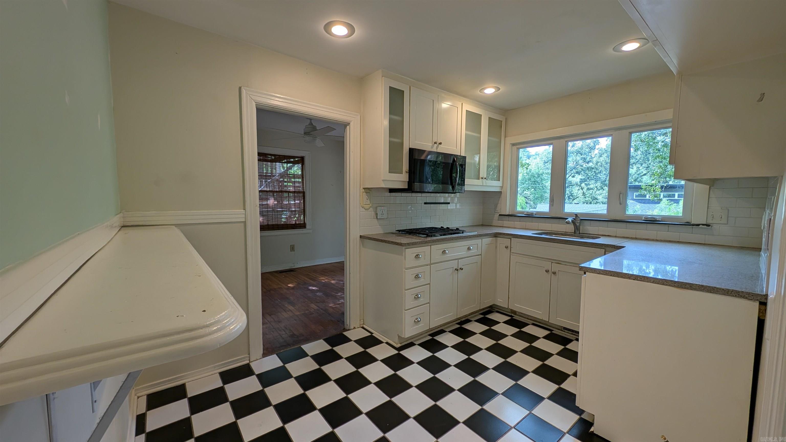 4220 Kenyon Drive Property Photo 8