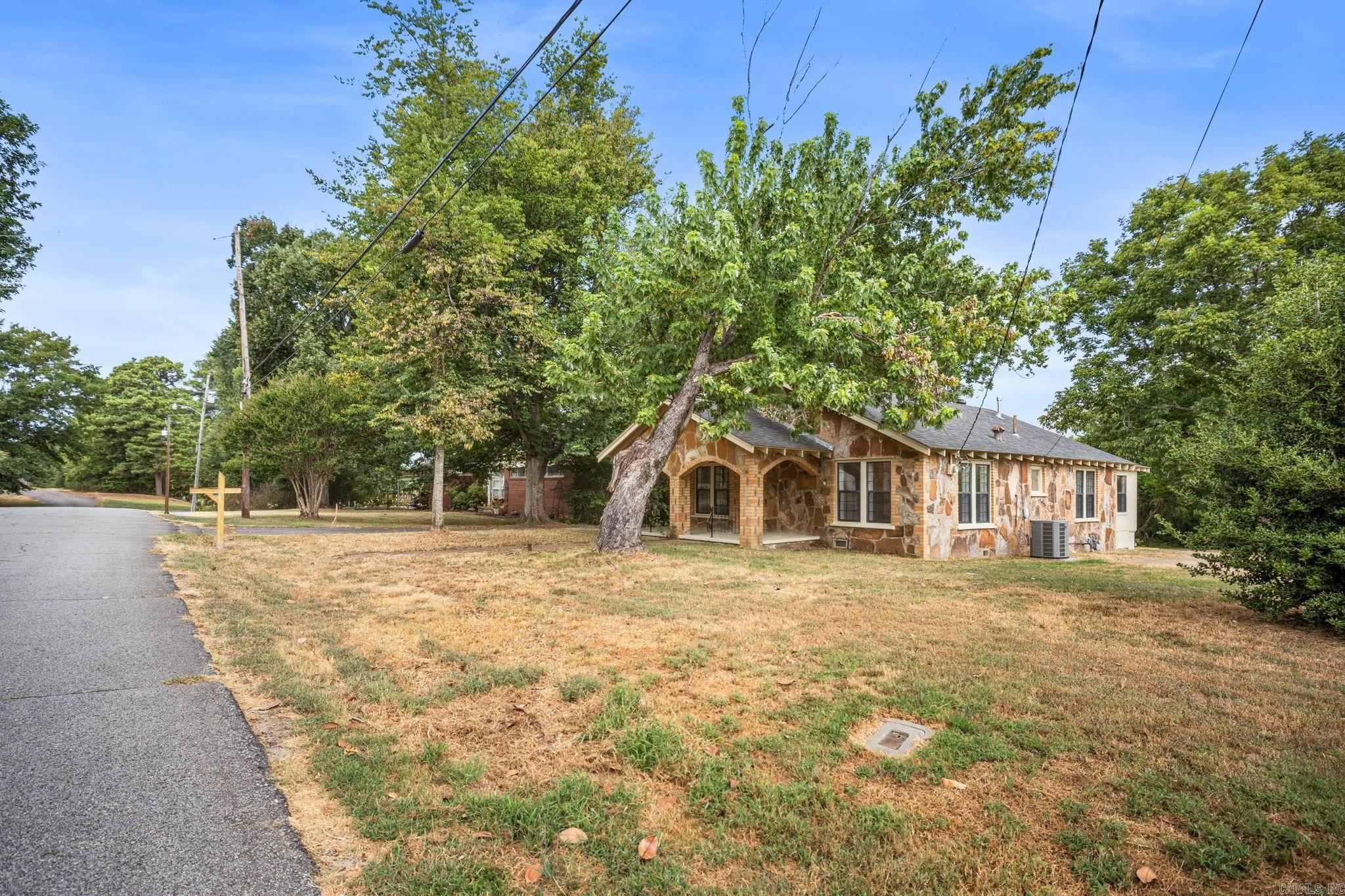 1100 W Mcrae Avenue Property Photo 3