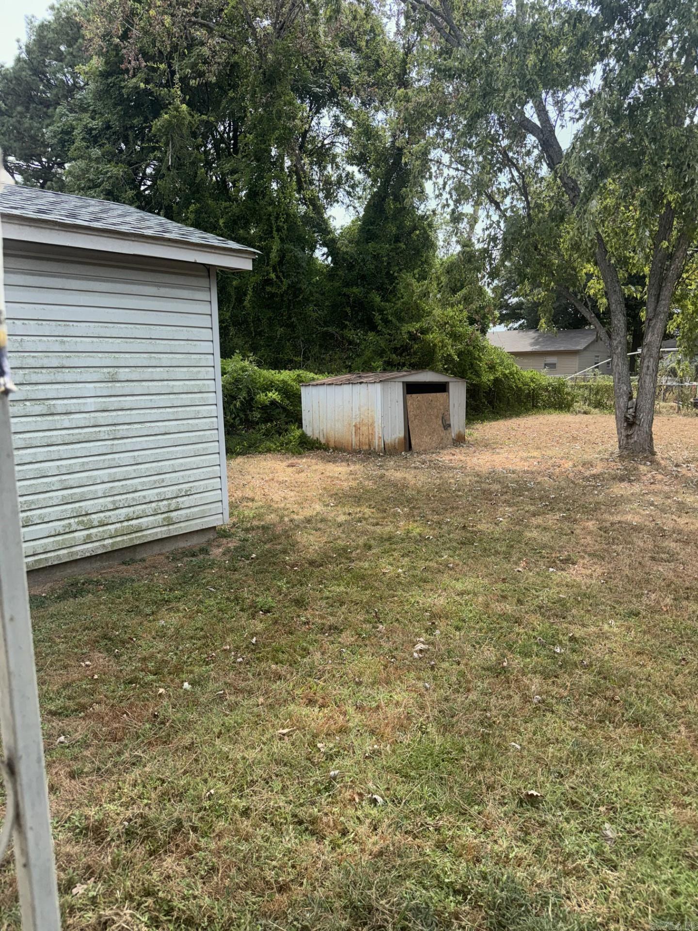 1108 S Oak St Property Photo 5