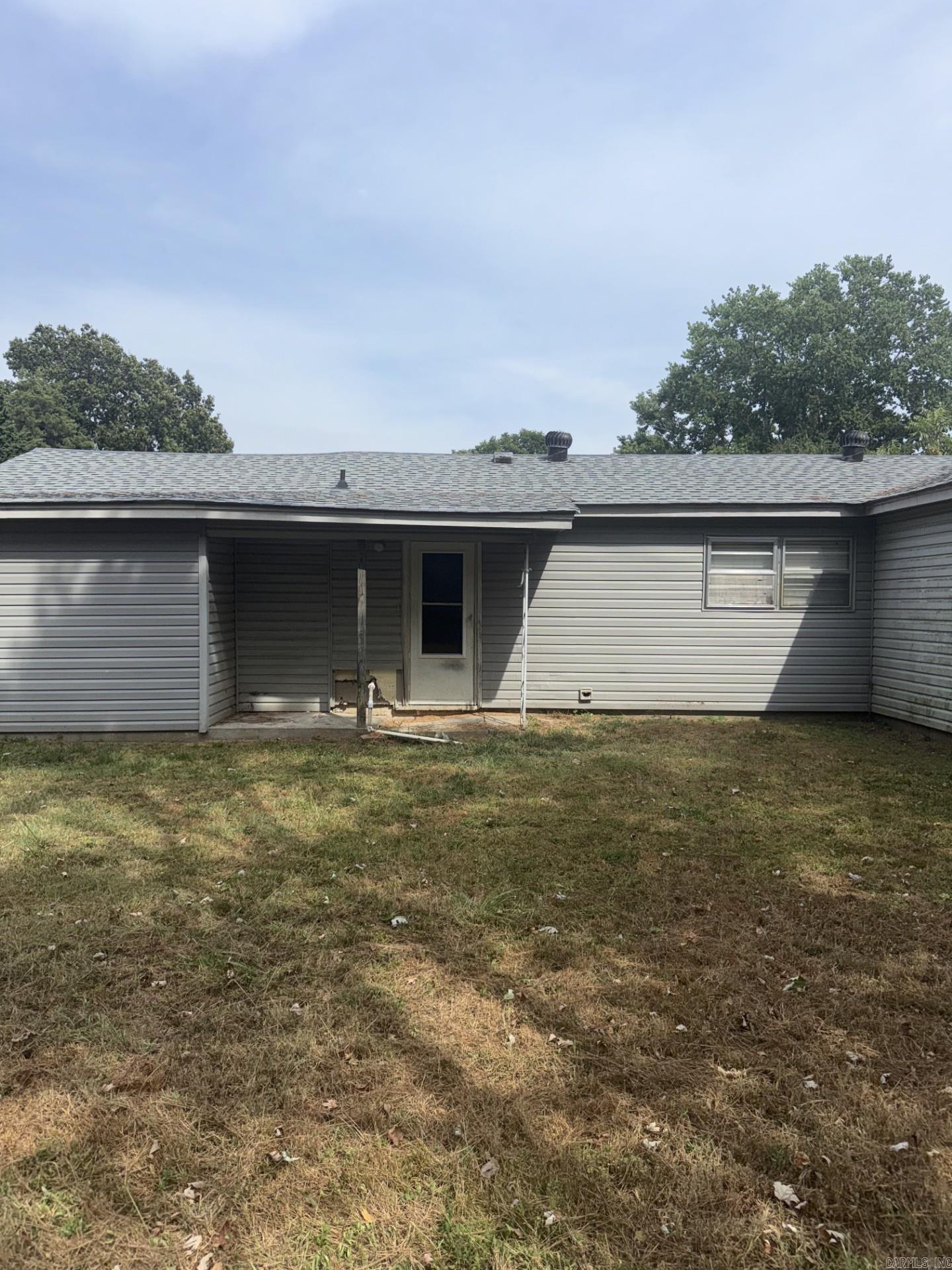 1108 S Oak St Property Photo 7
