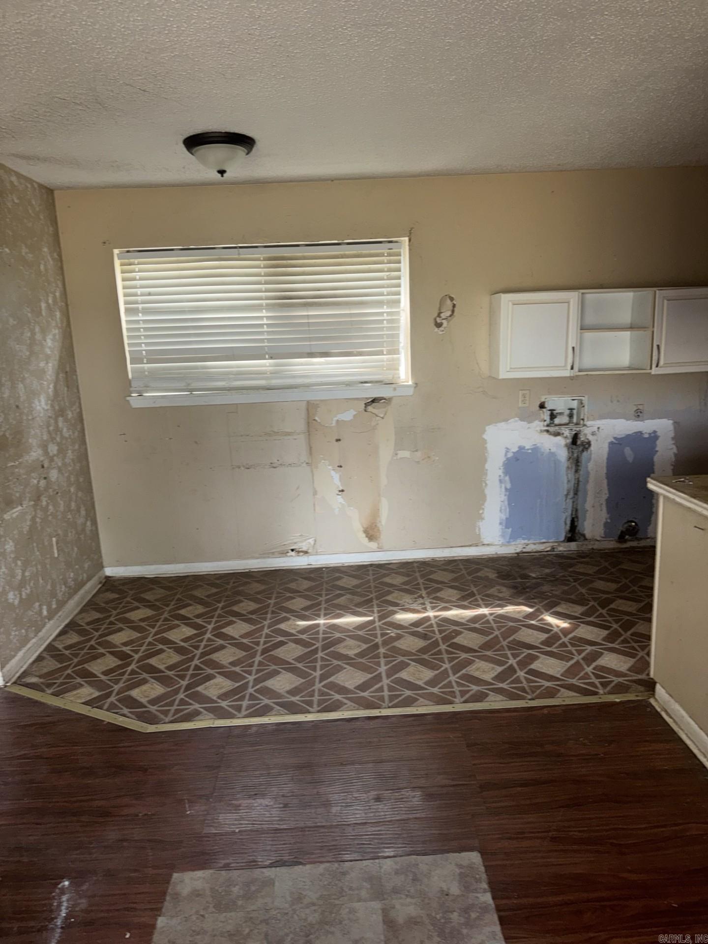 1108 S Oak St Property Photo 10