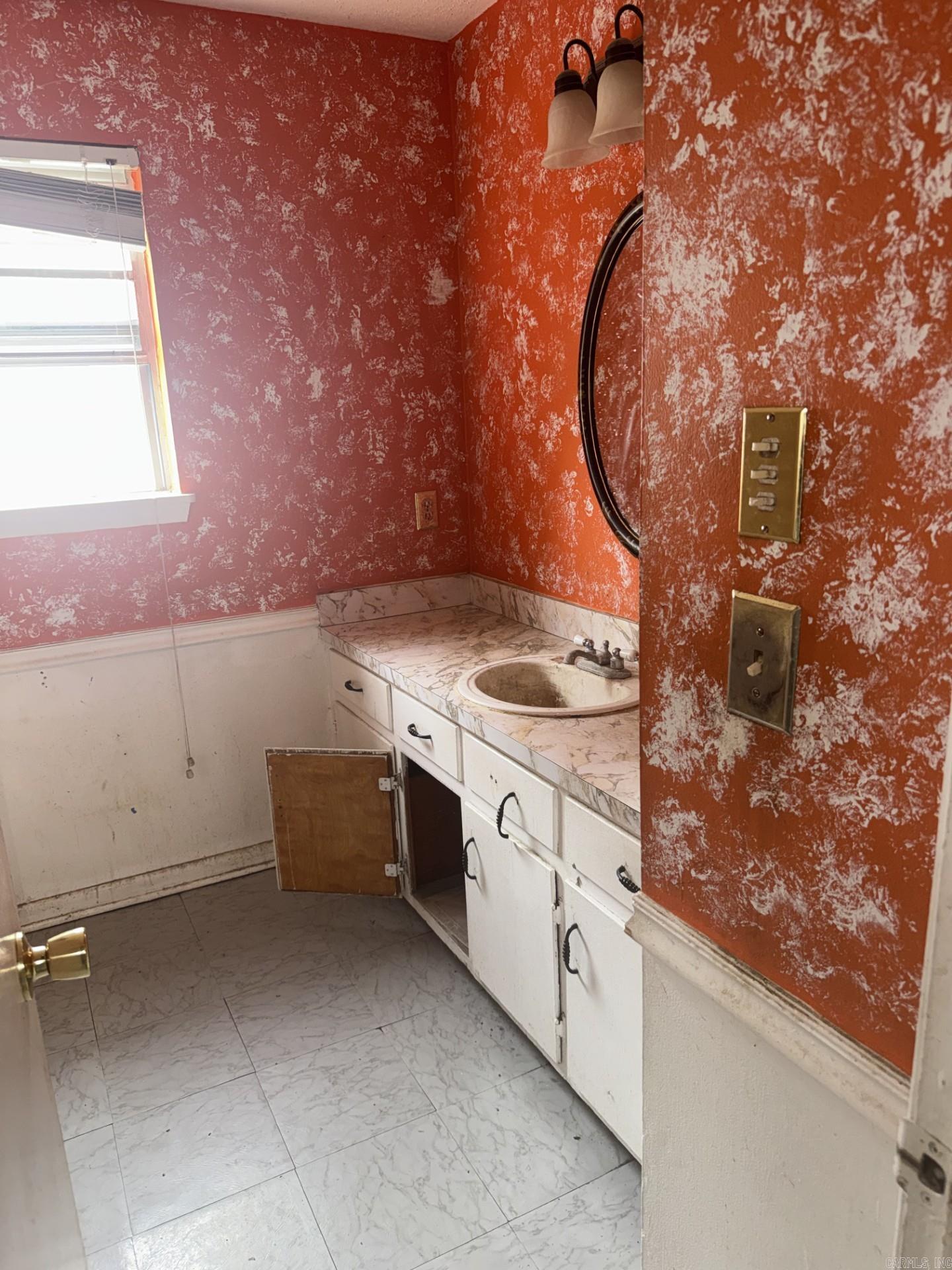 1108 S Oak St Property Photo 17