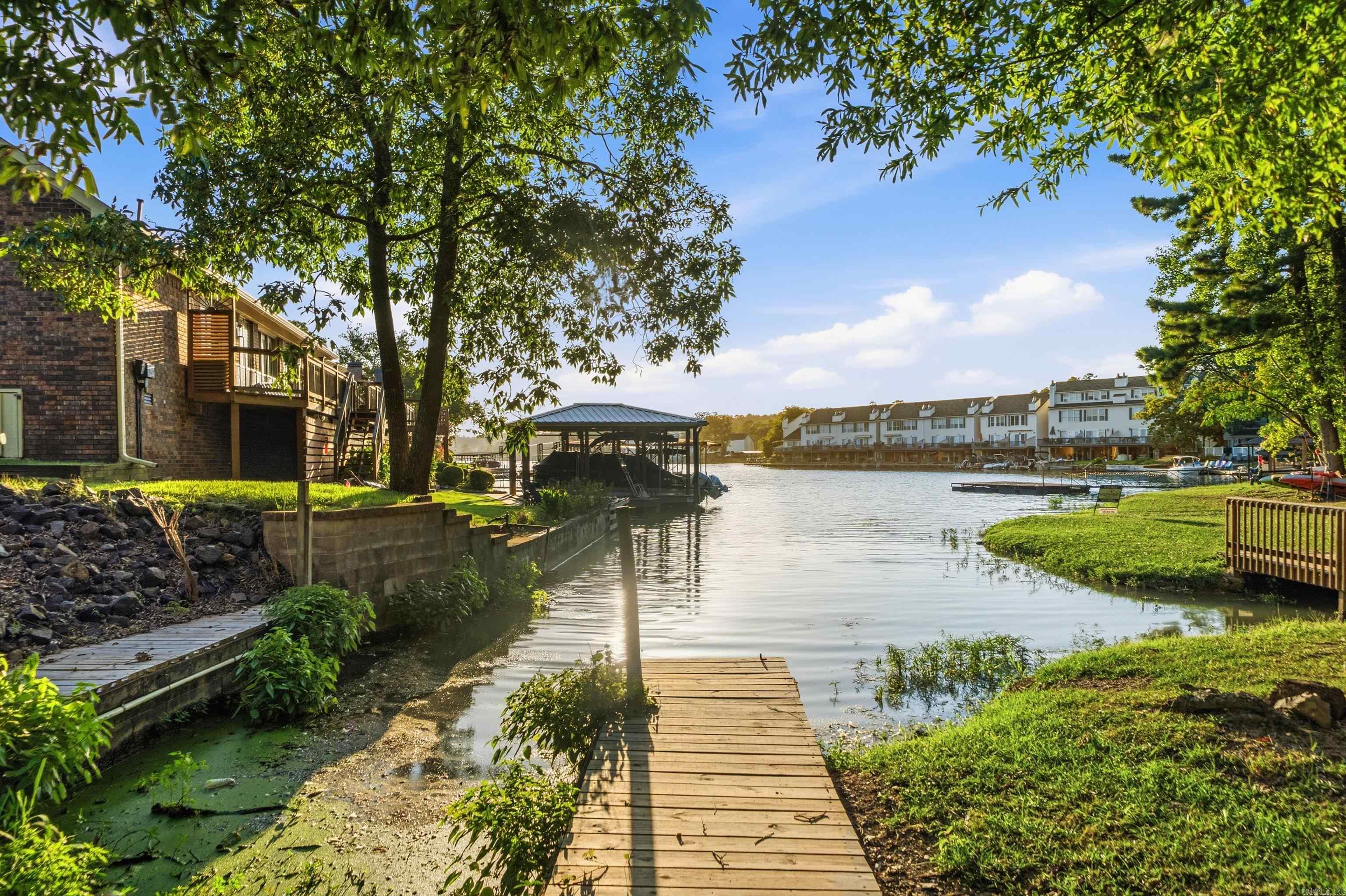 104 Waters Edge Cove Property Photo 10
