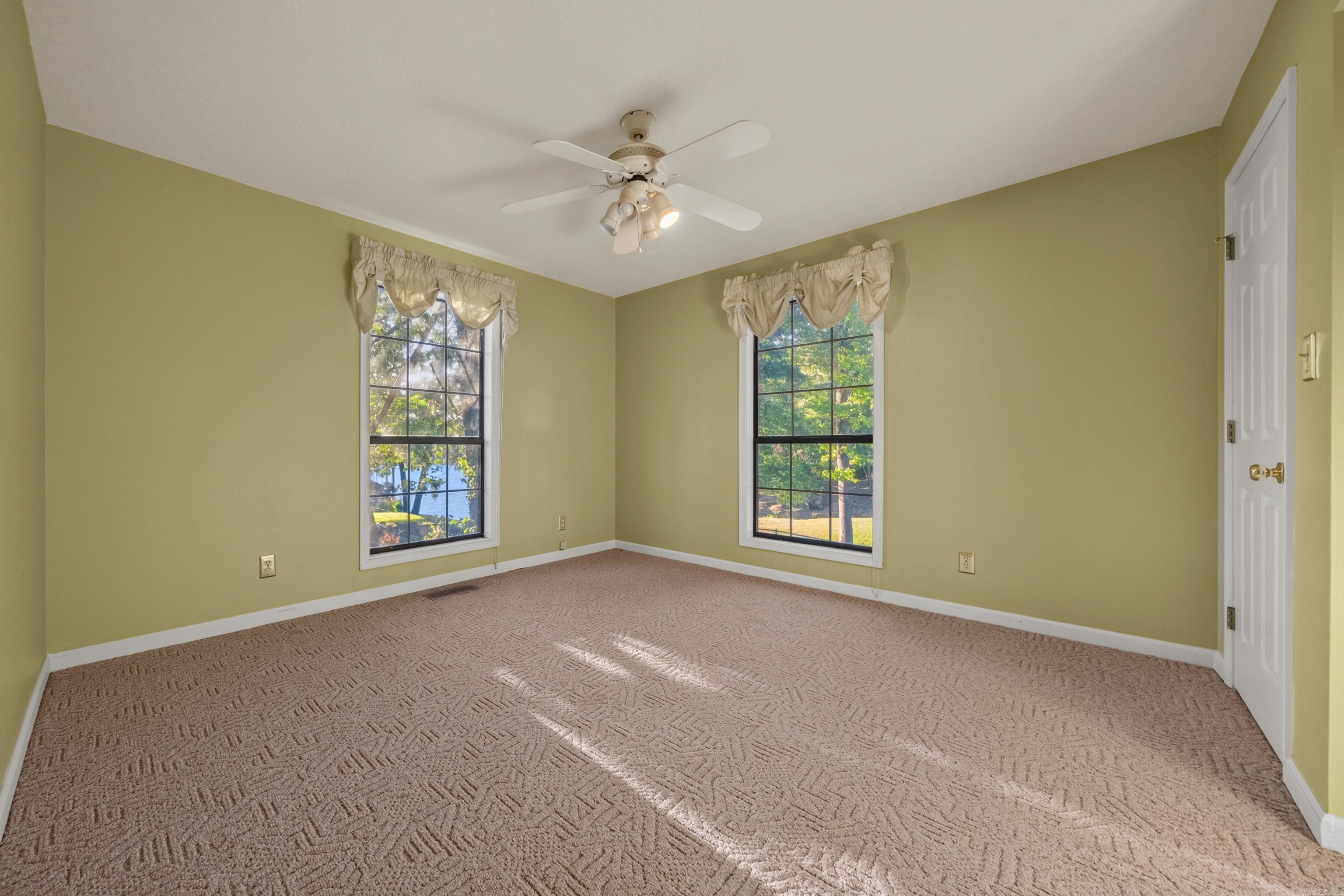 104 Waters Edge Cove Property Photo 32