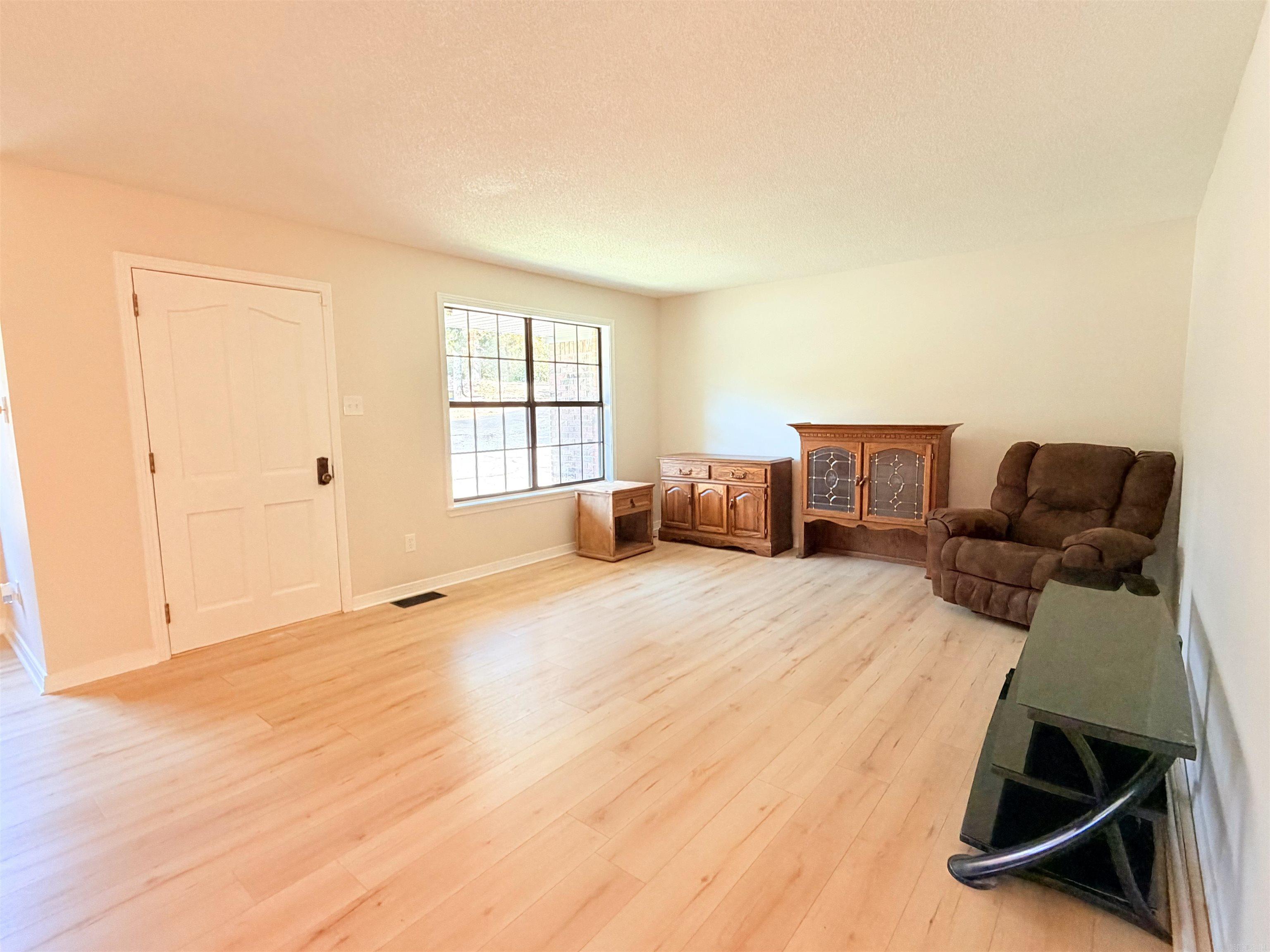 16411 Lone Pine Property Photo 5
