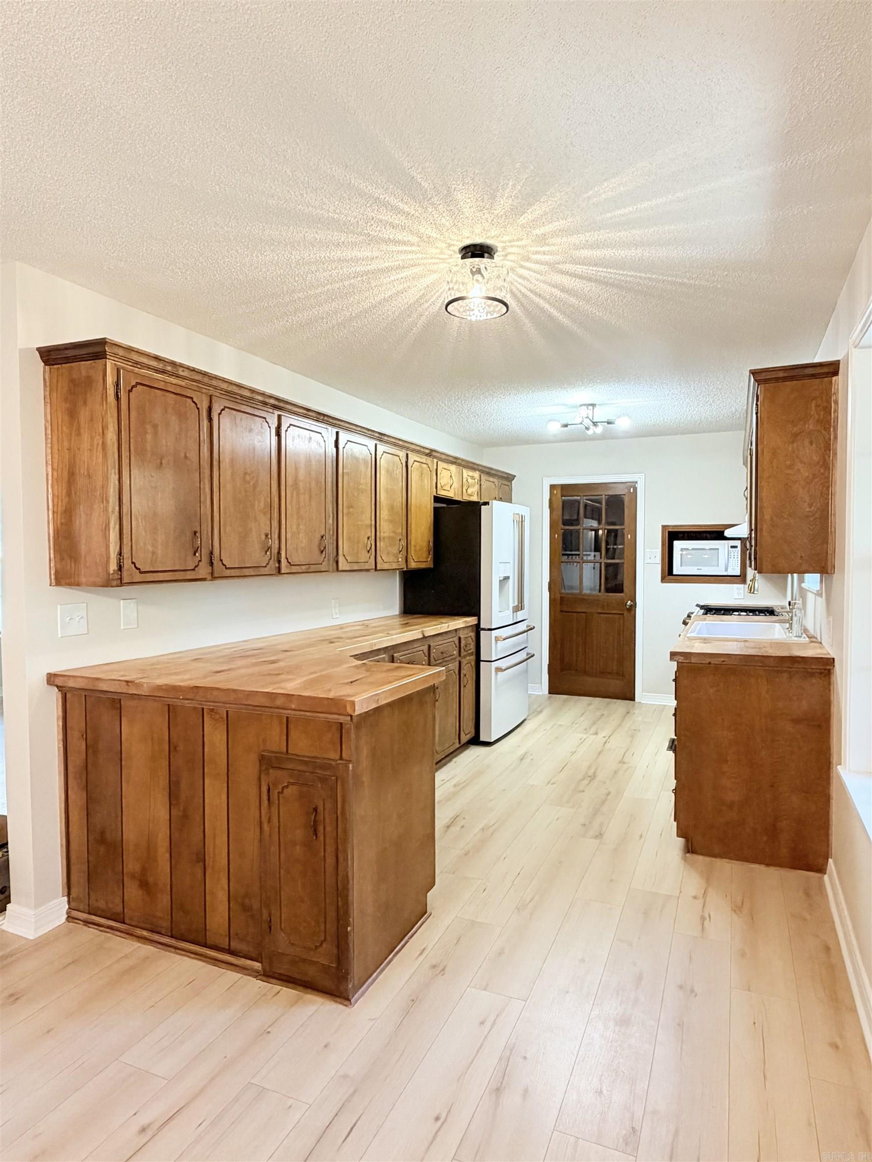16411 Lone Pine Property Photo 8