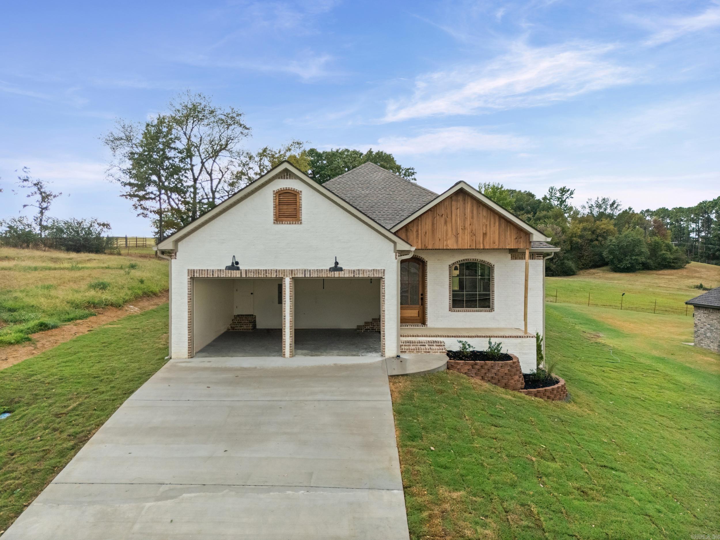 19 Southwind Property Photo 2