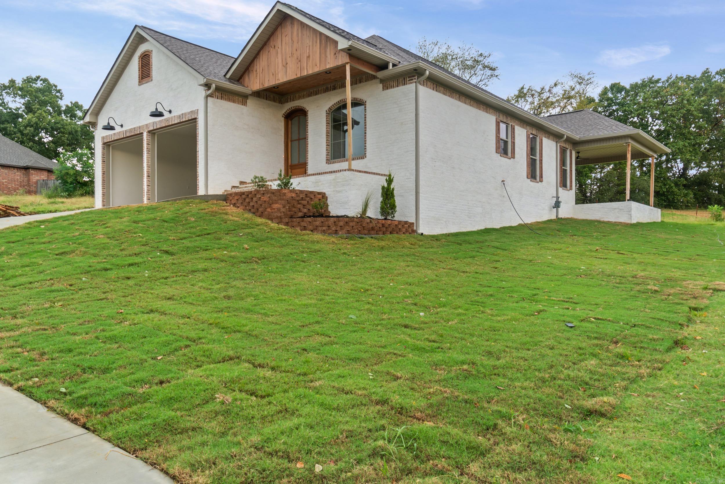 19 Southwind Property Photo 3