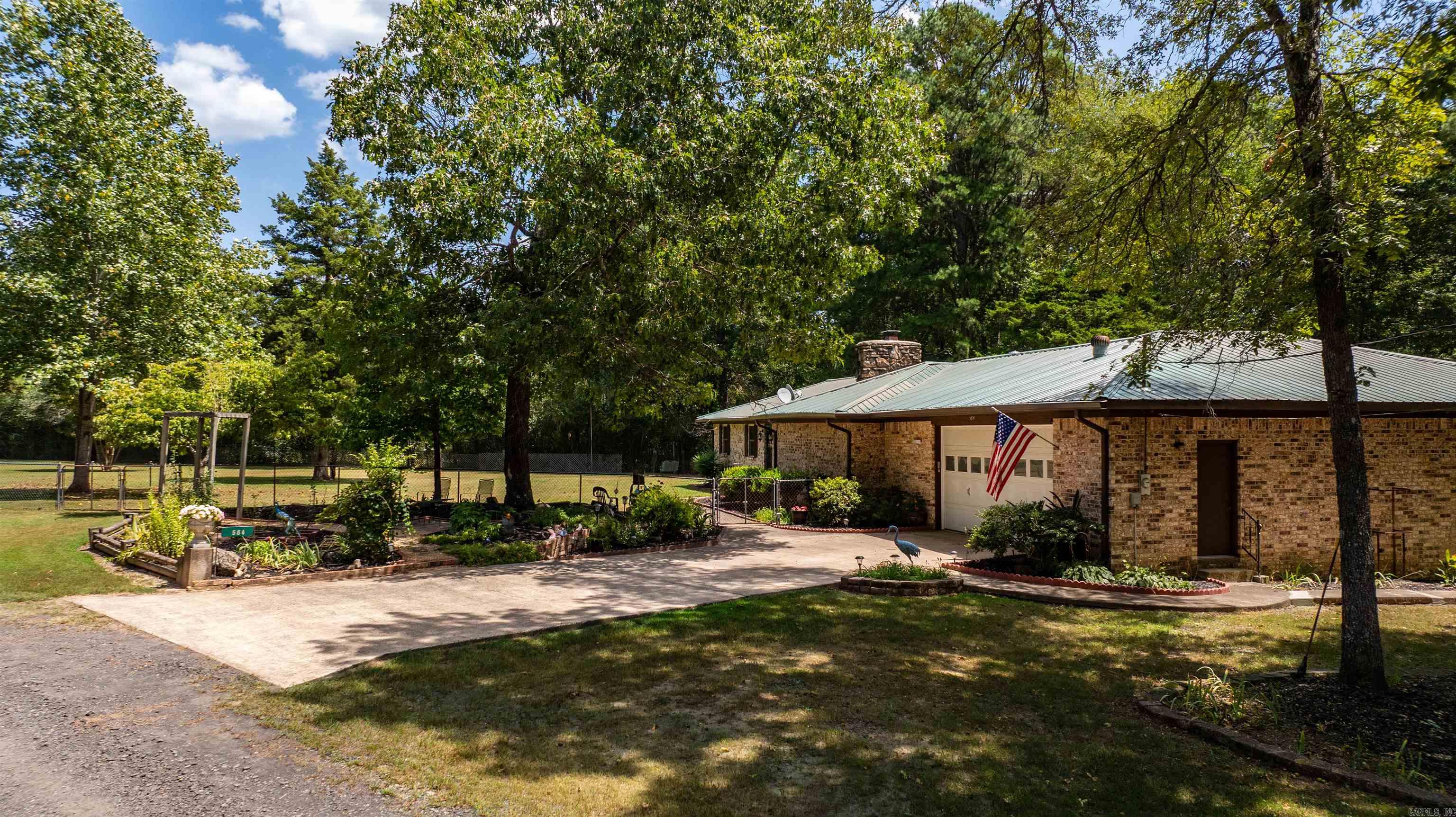 564 Green Tree Road Property Photo 2
