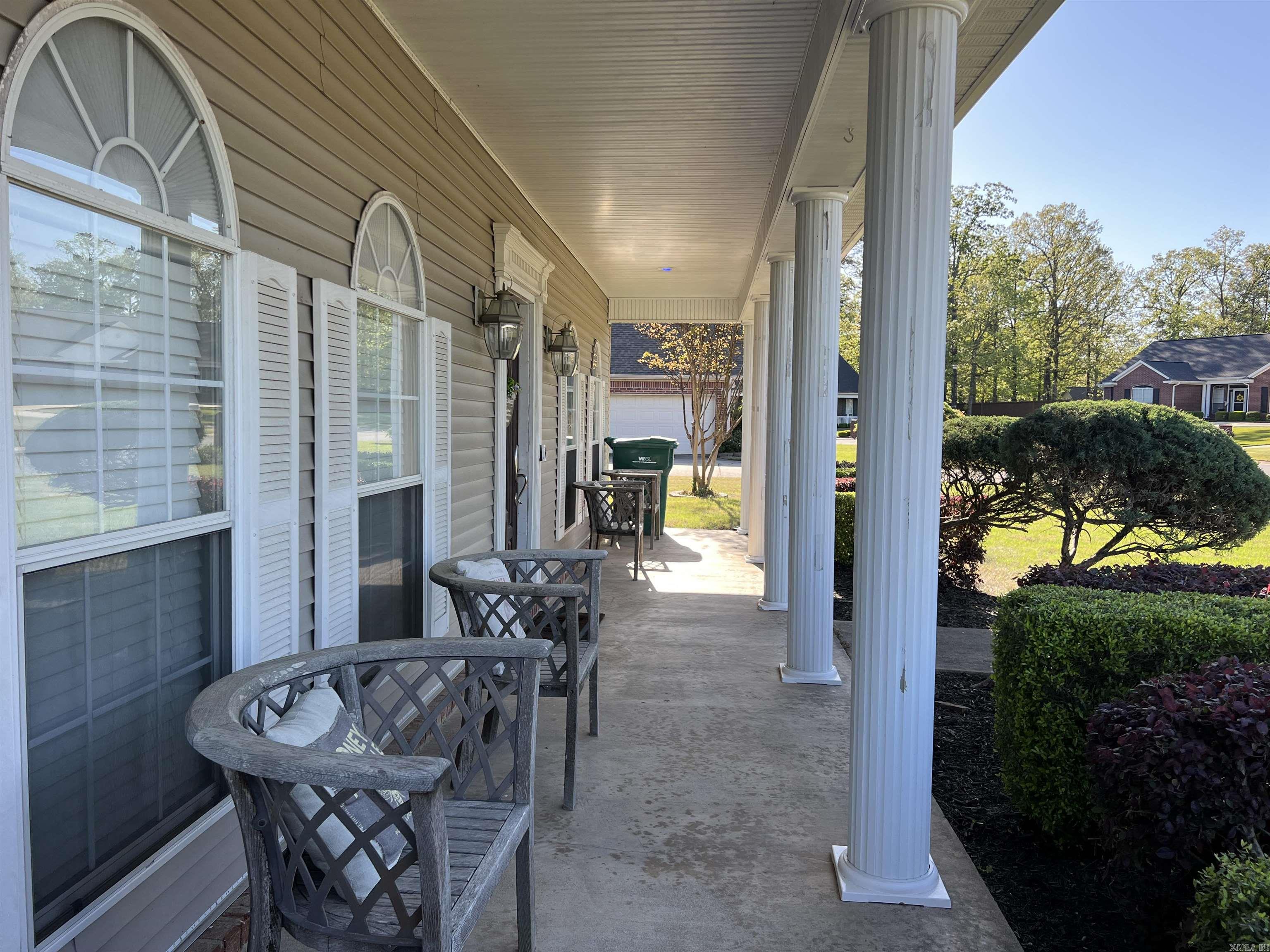 200 Blue Bird Cove Property Photo 5