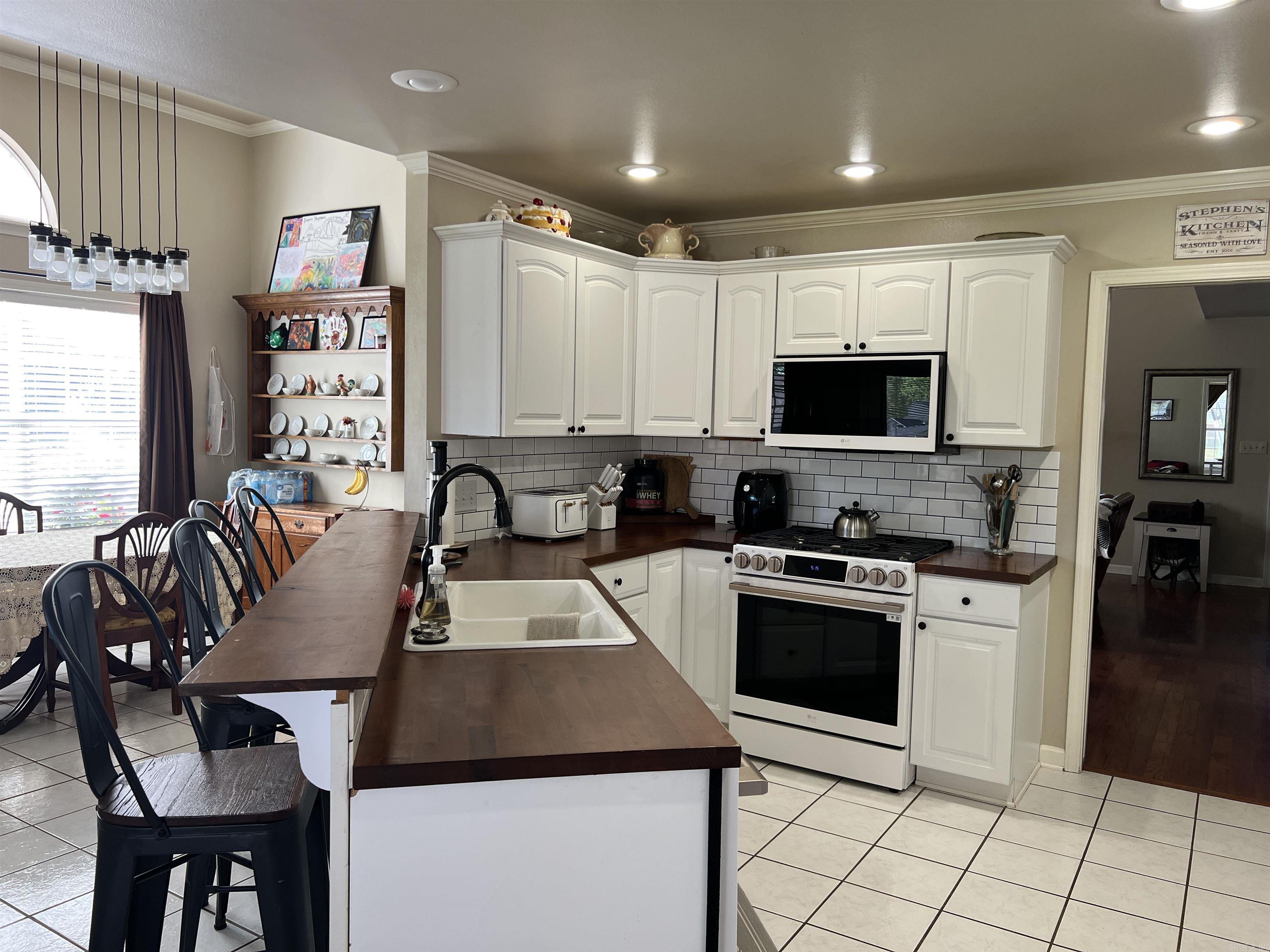 200 Blue Bird Cove Property Photo 10