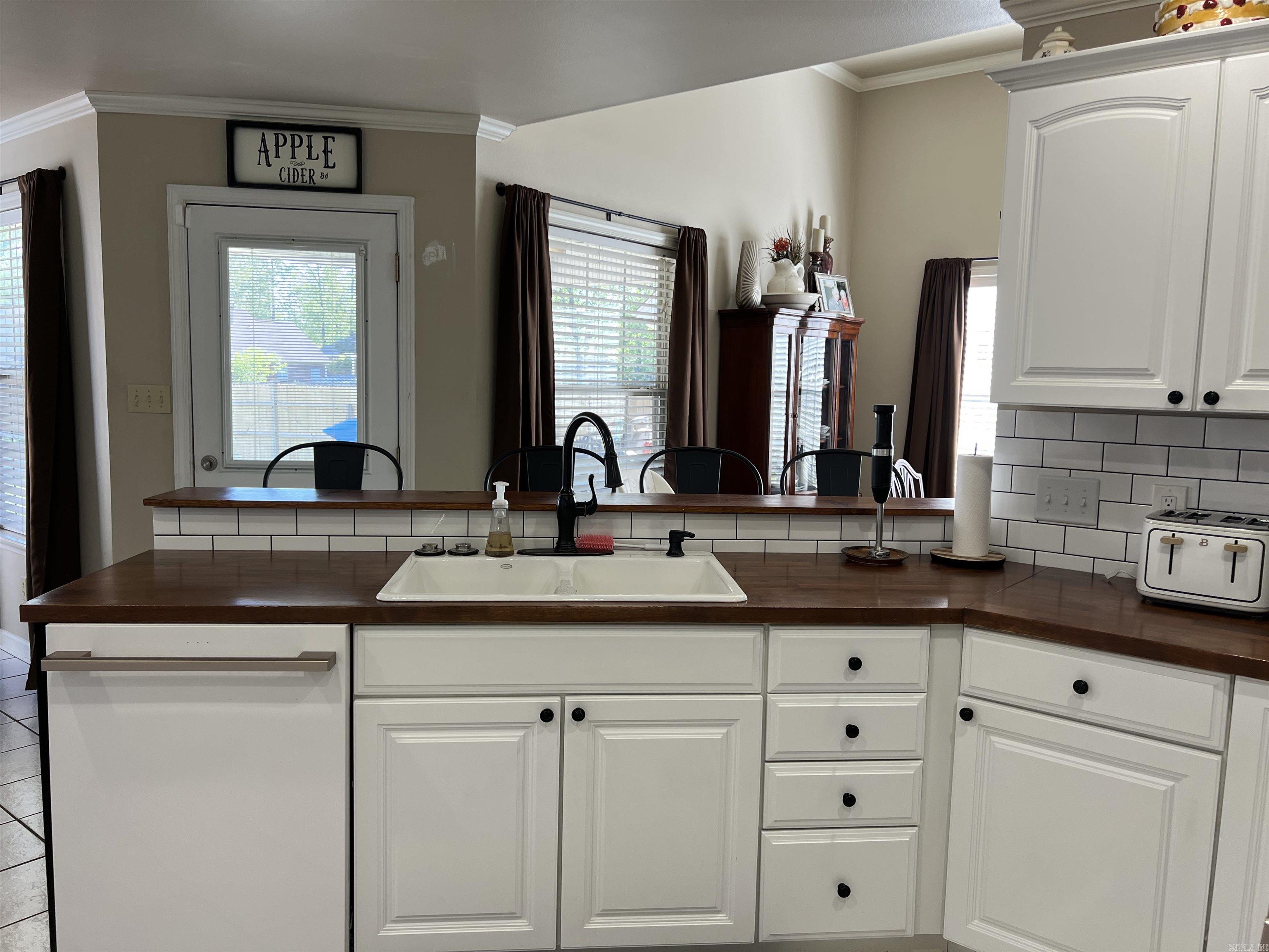 200 Blue Bird Cove Property Photo 14