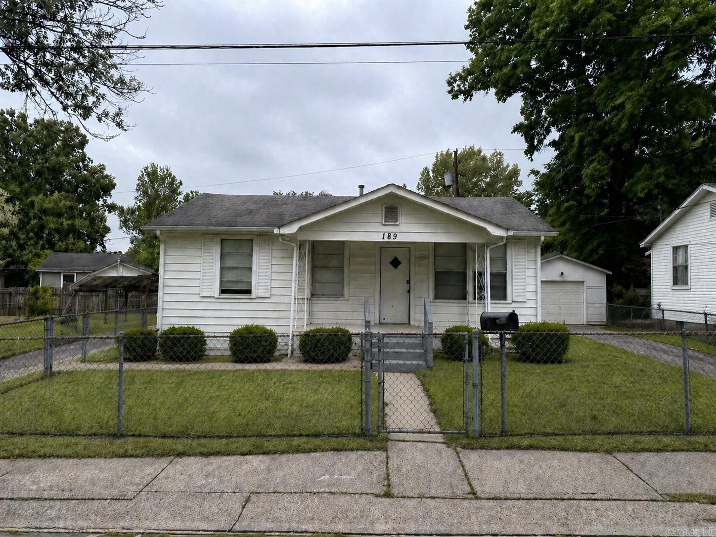 189 Roosevelt Road Property Photo 2