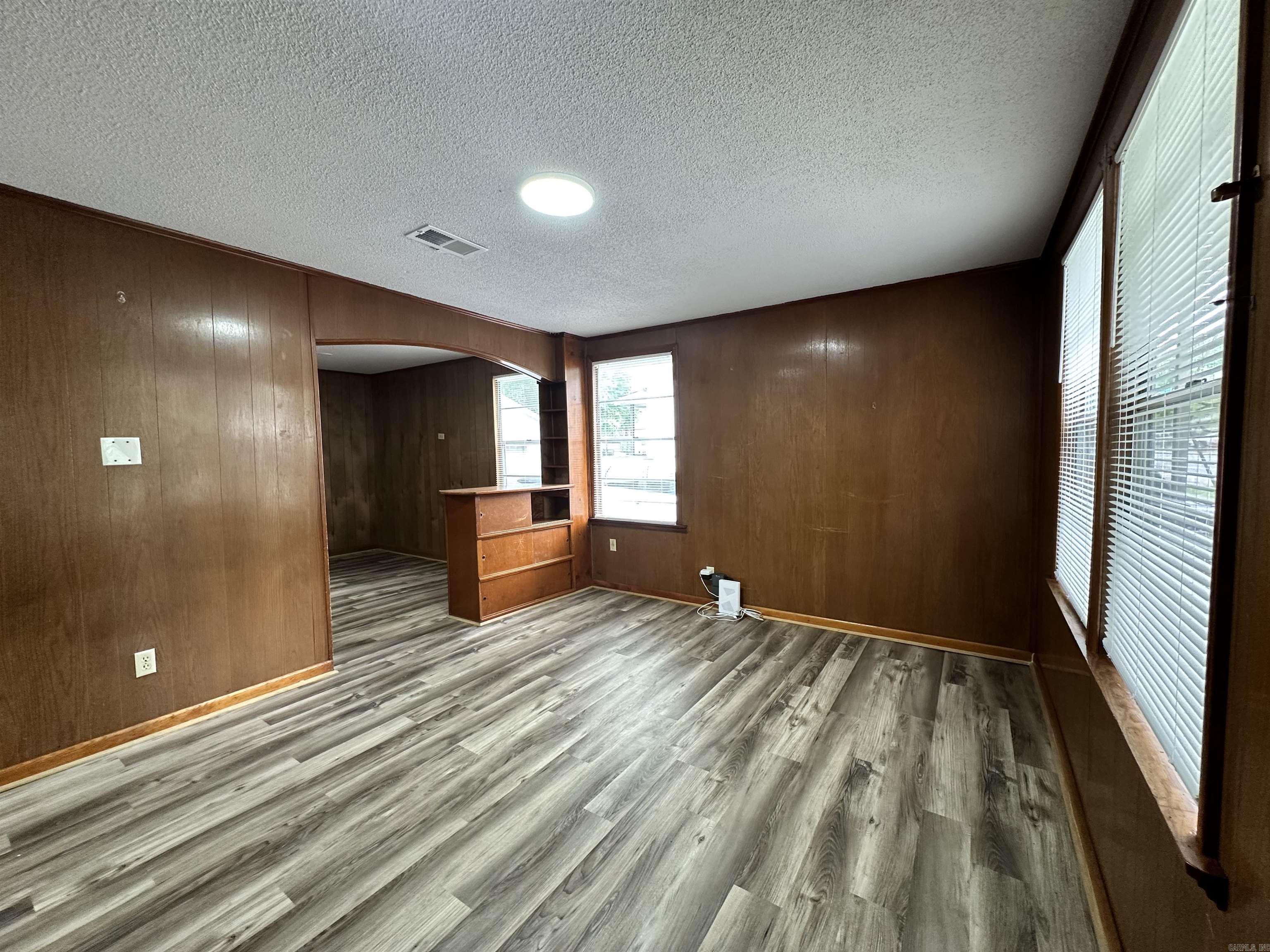189 Roosevelt Road Property Photo 4