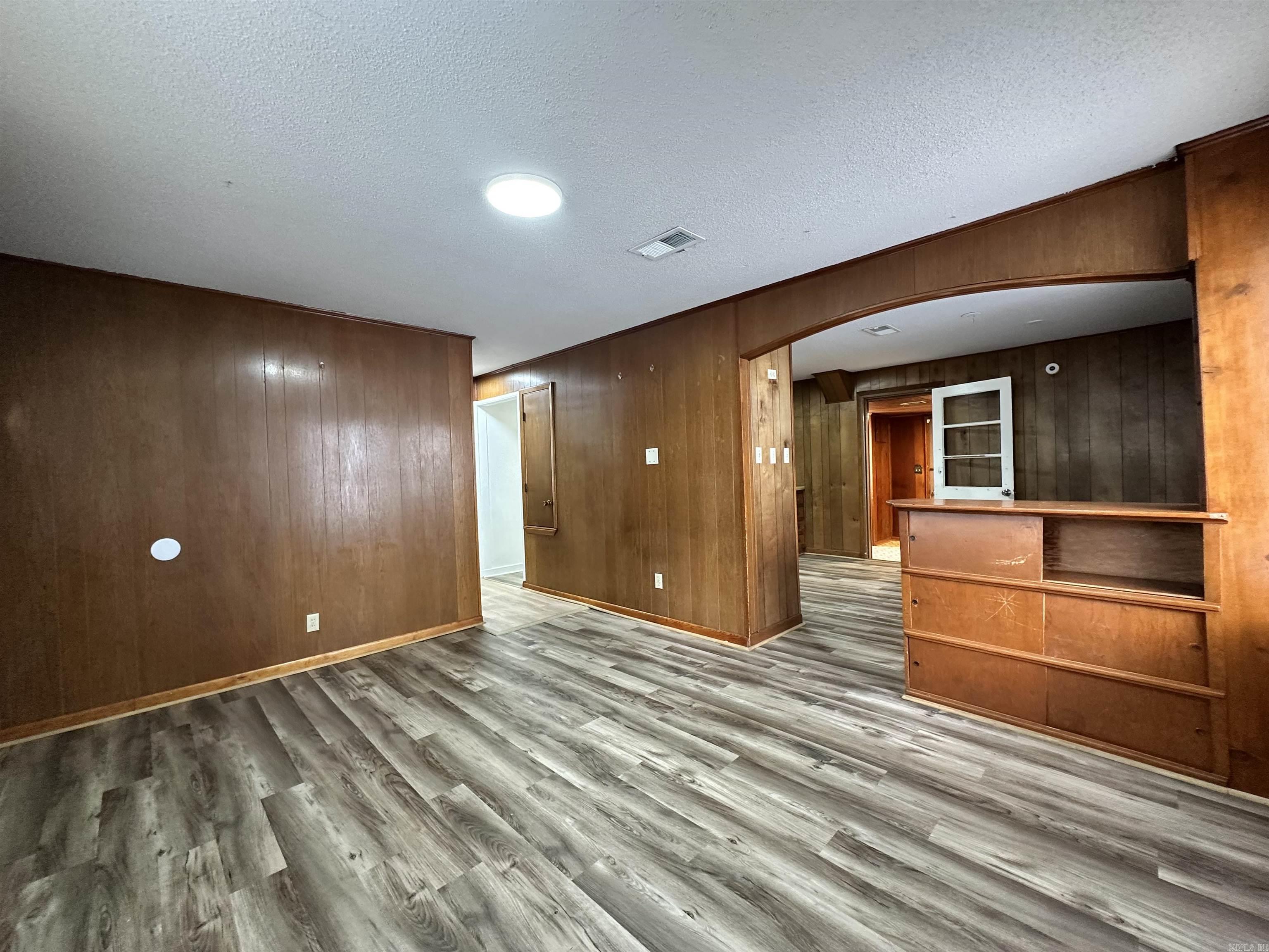 189 Roosevelt Road Property Photo 5