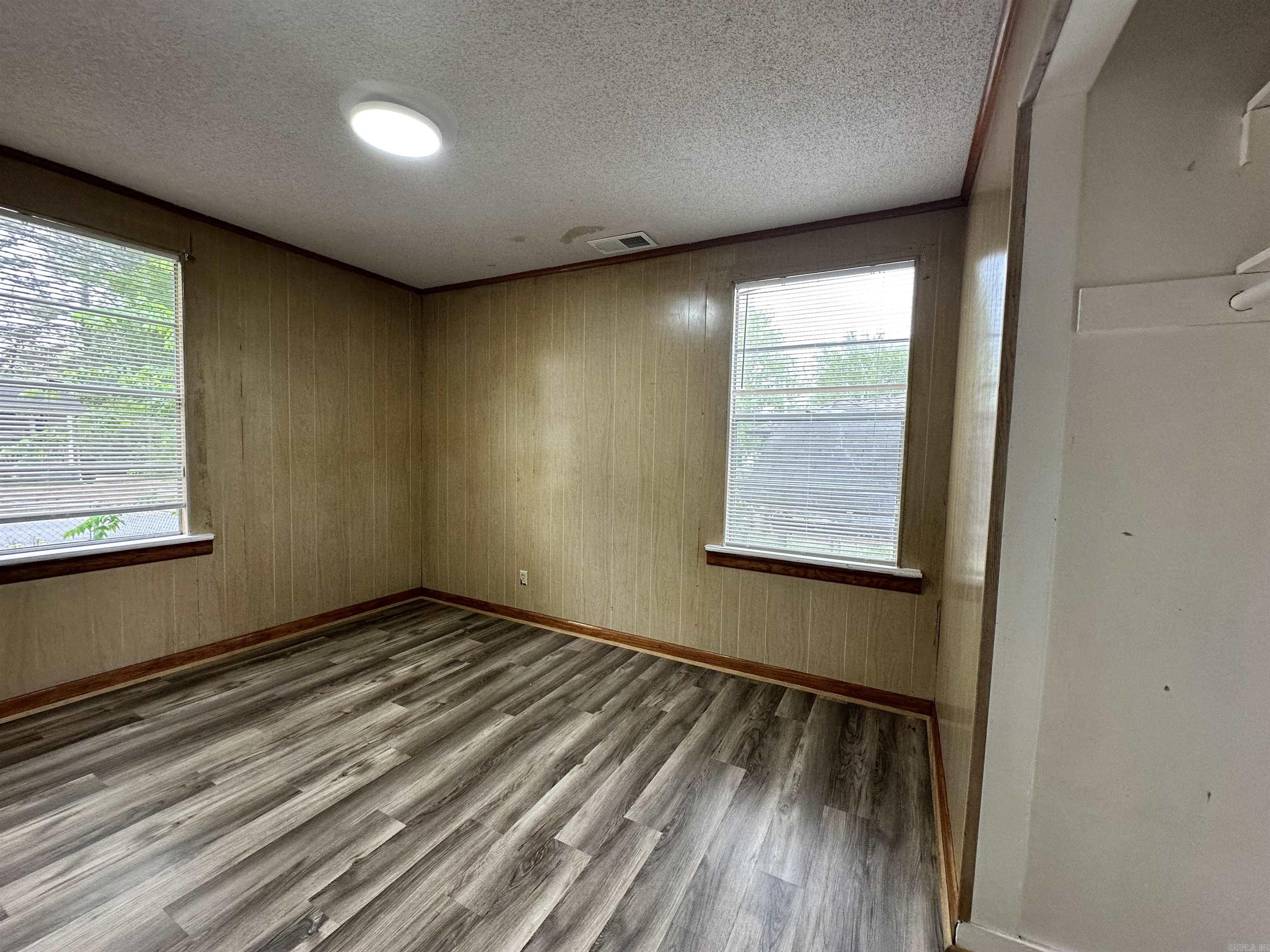 189 Roosevelt Road Property Photo 13