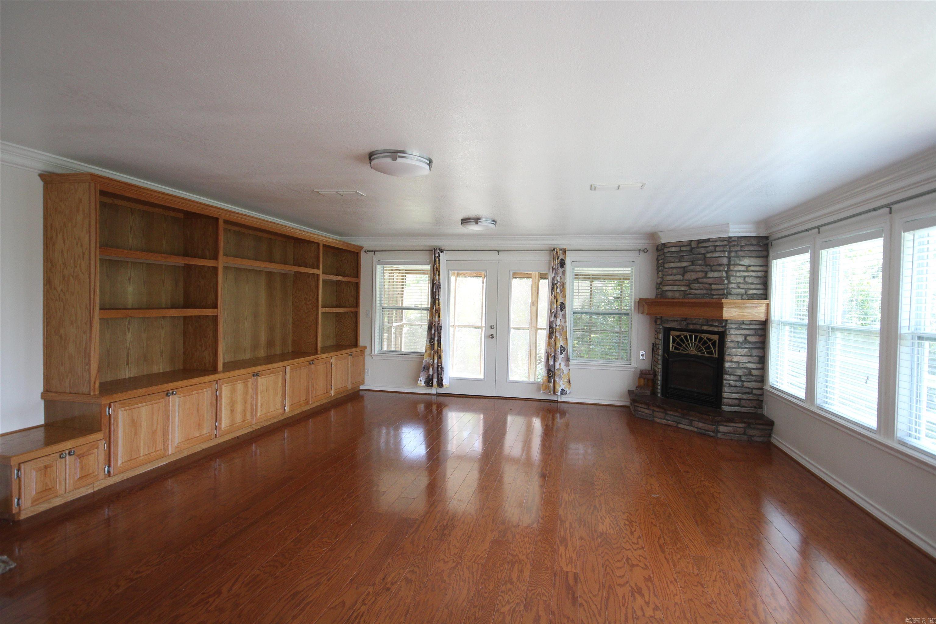 118 Lakefork Drive Property Photo 4