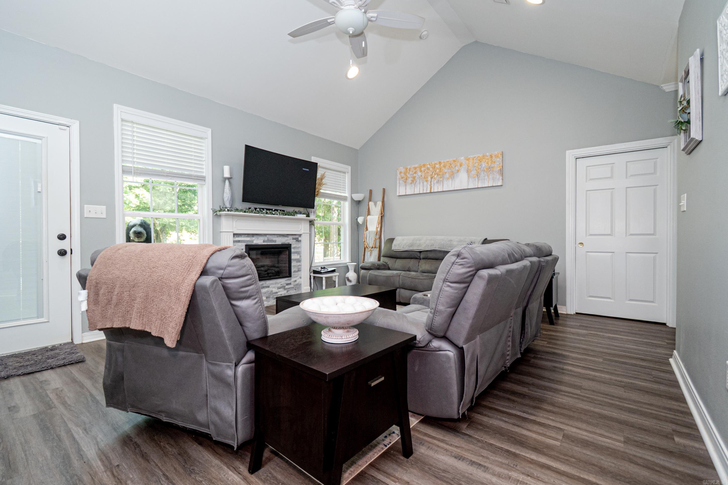 140 Mayhaw Ln Property Photo 2