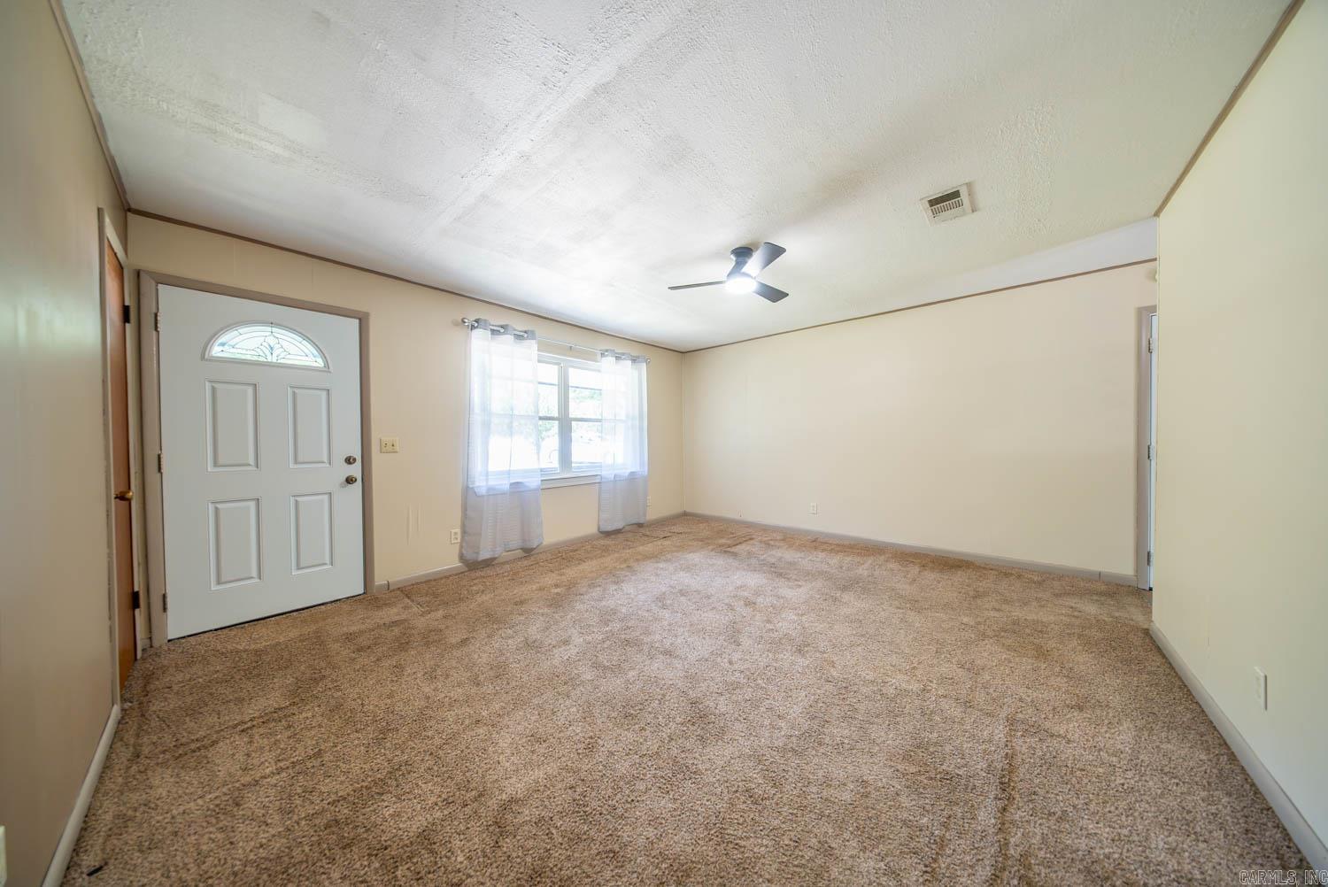 1527 W Cardinal Drive Property Photo 13
