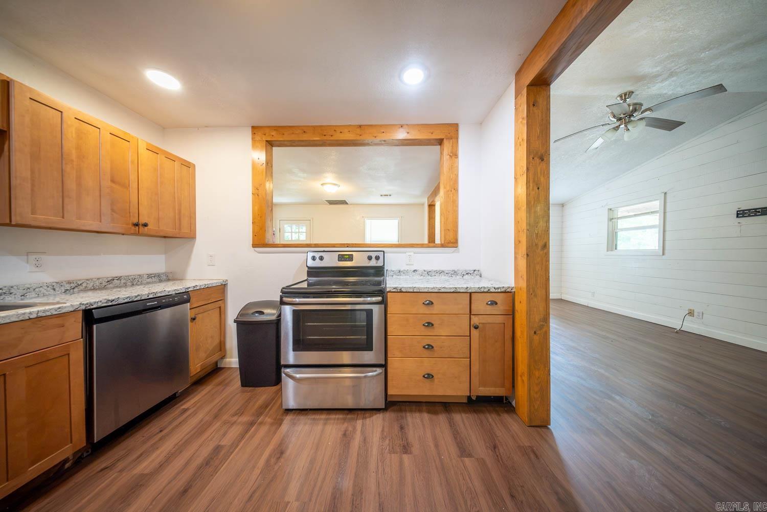 35 N Goodwin Street Property Photo 16