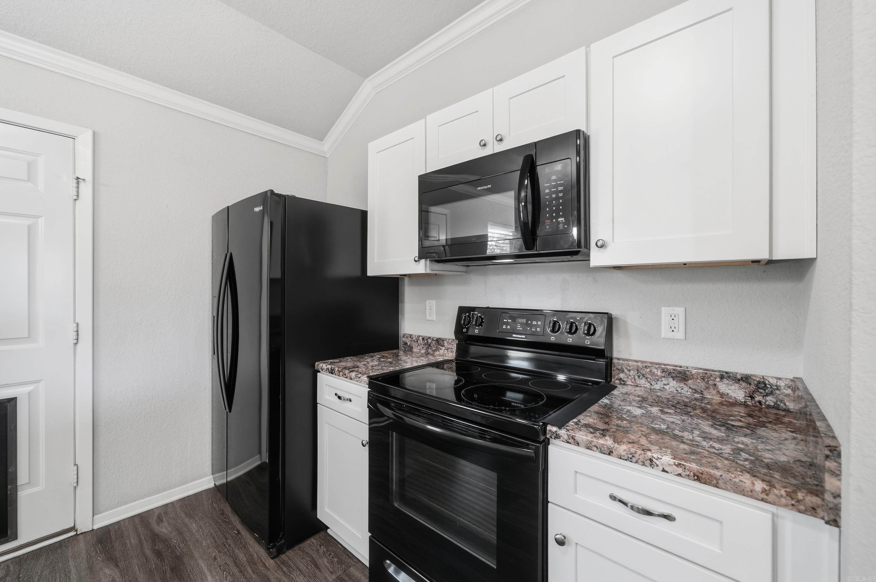 200 Hemlock Drive Property Photo 8