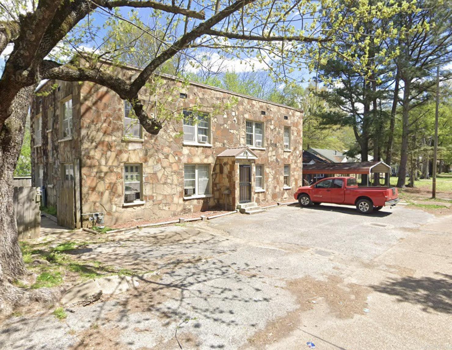 1000 Walnut Property Photo 1
