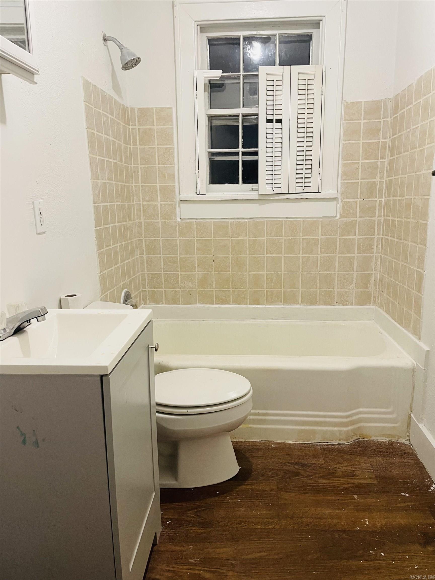1000 Walnut Property Photo 4