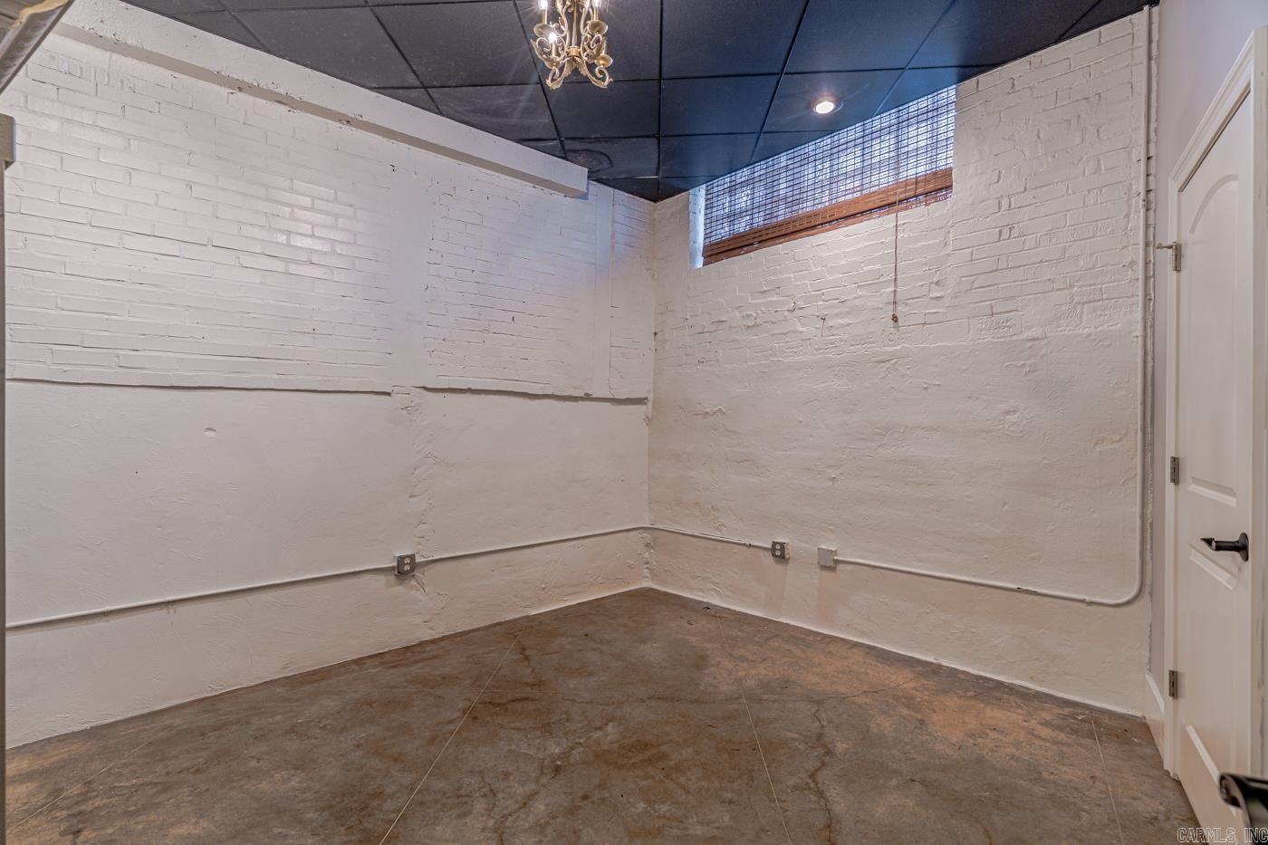 223 S Church St 103 Property Photo 36