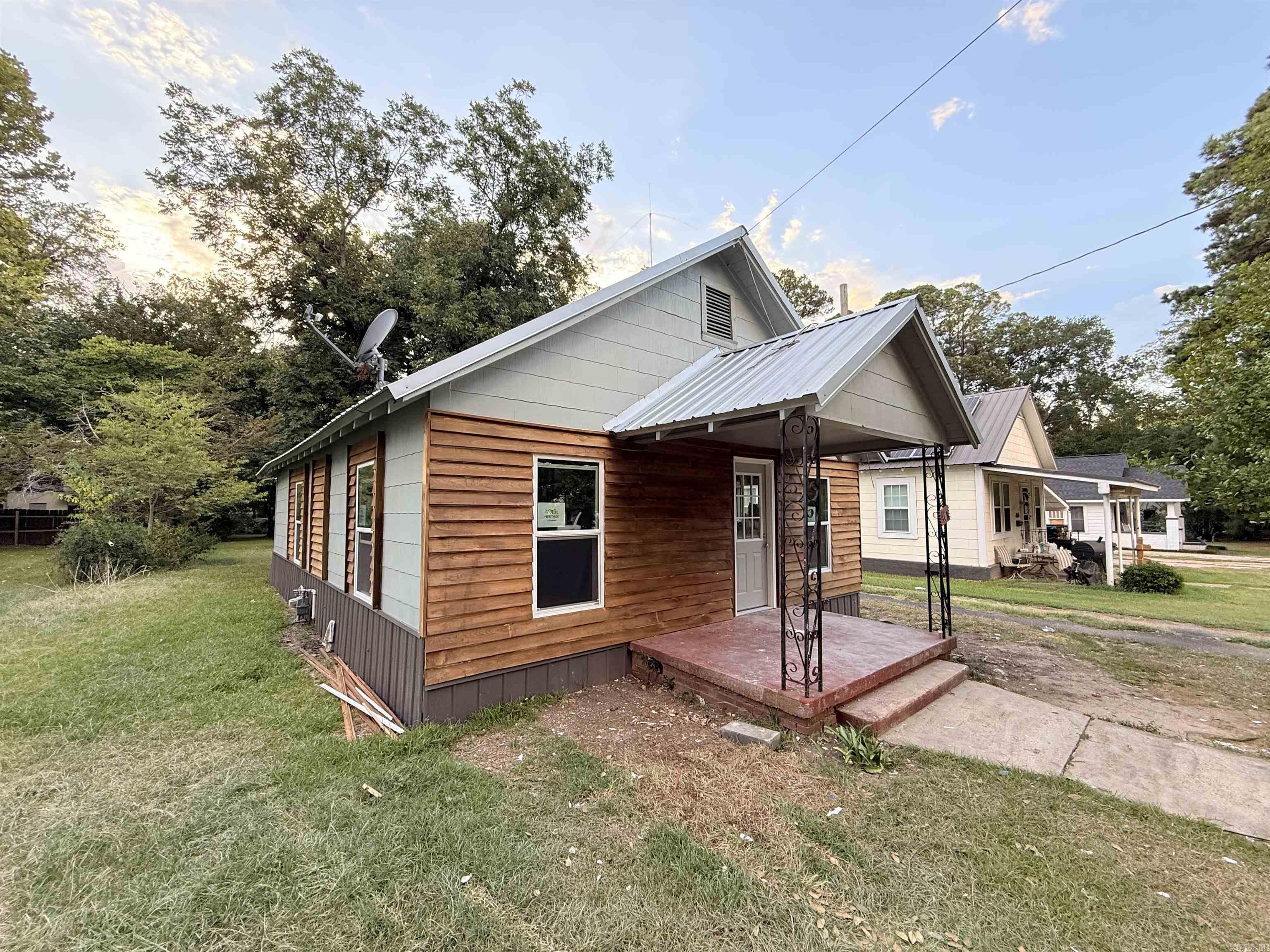 408 S Gabbert Street Property Photo 2
