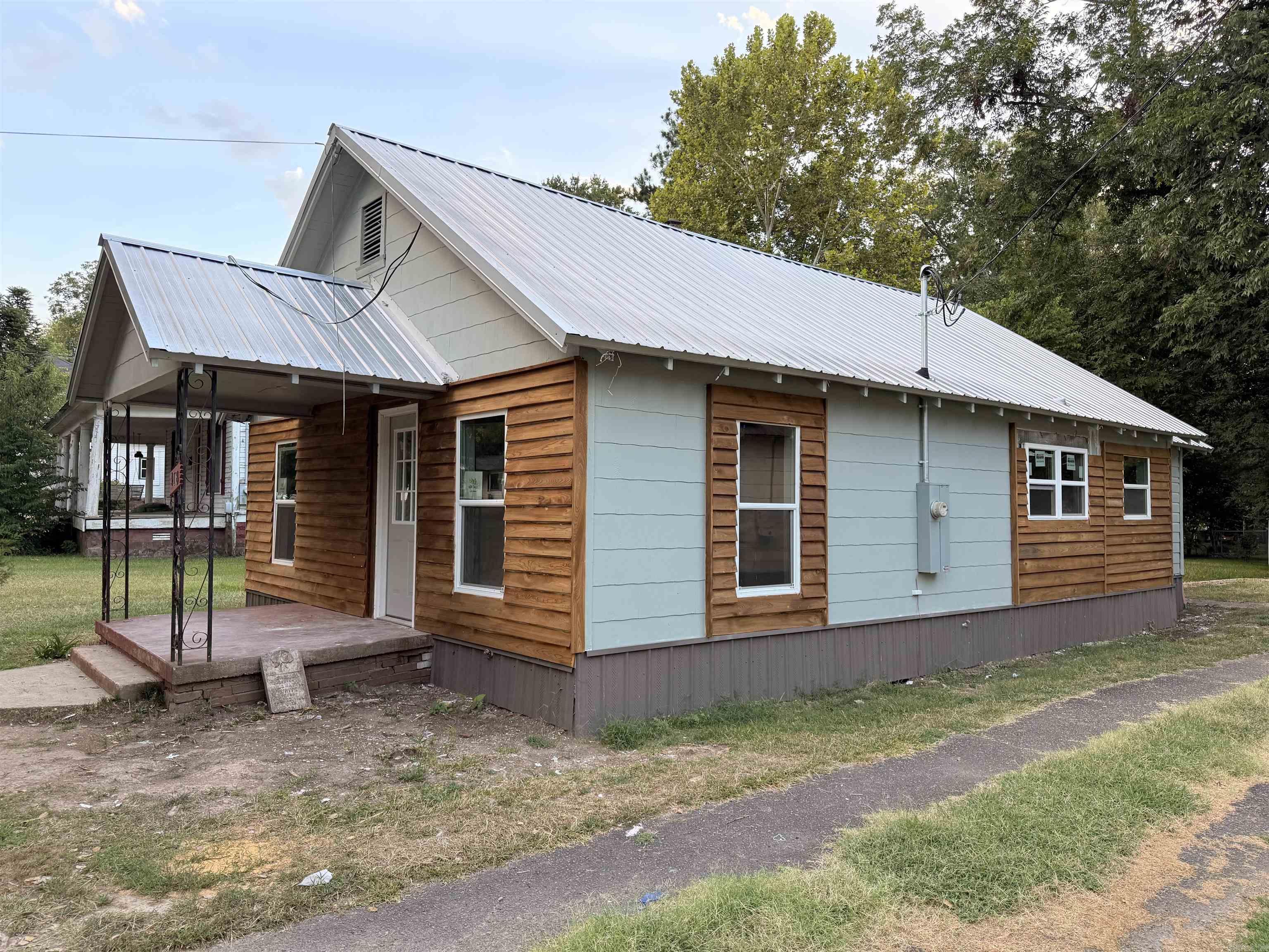 408 S Gabbert Street Property Photo 3