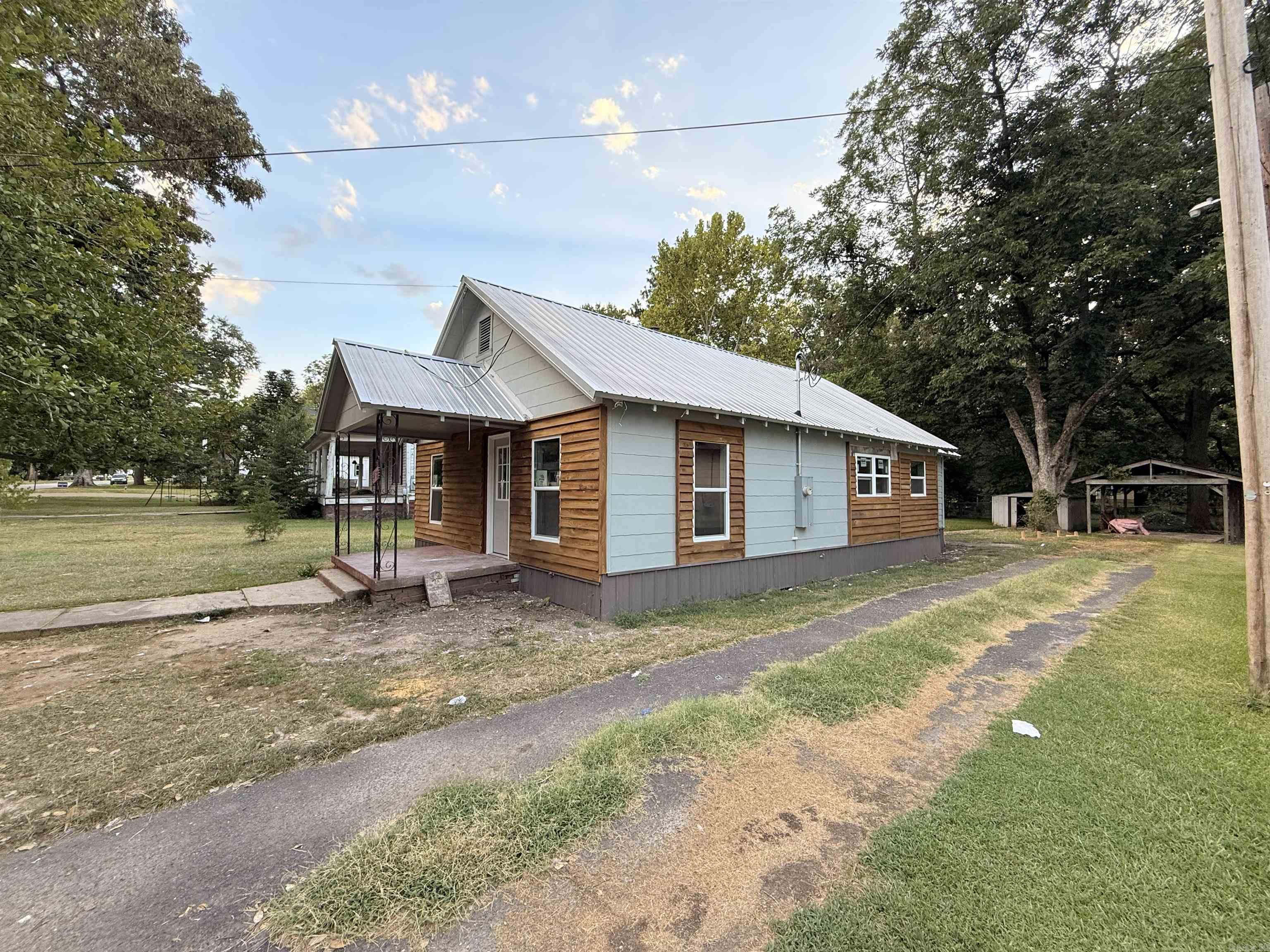 408 S Gabbert Street Property Photo 5