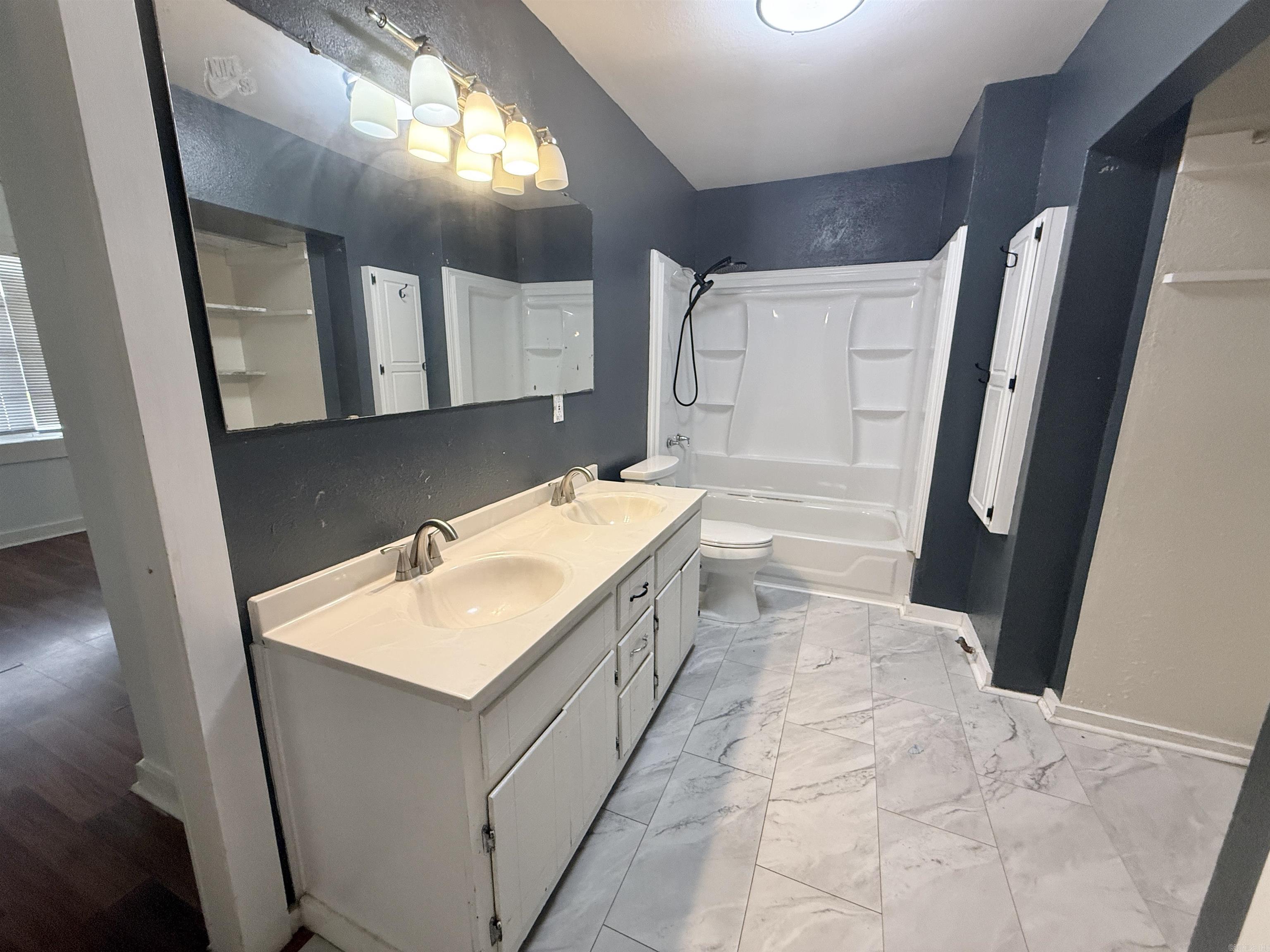 300 Richard Street Property Photo 23